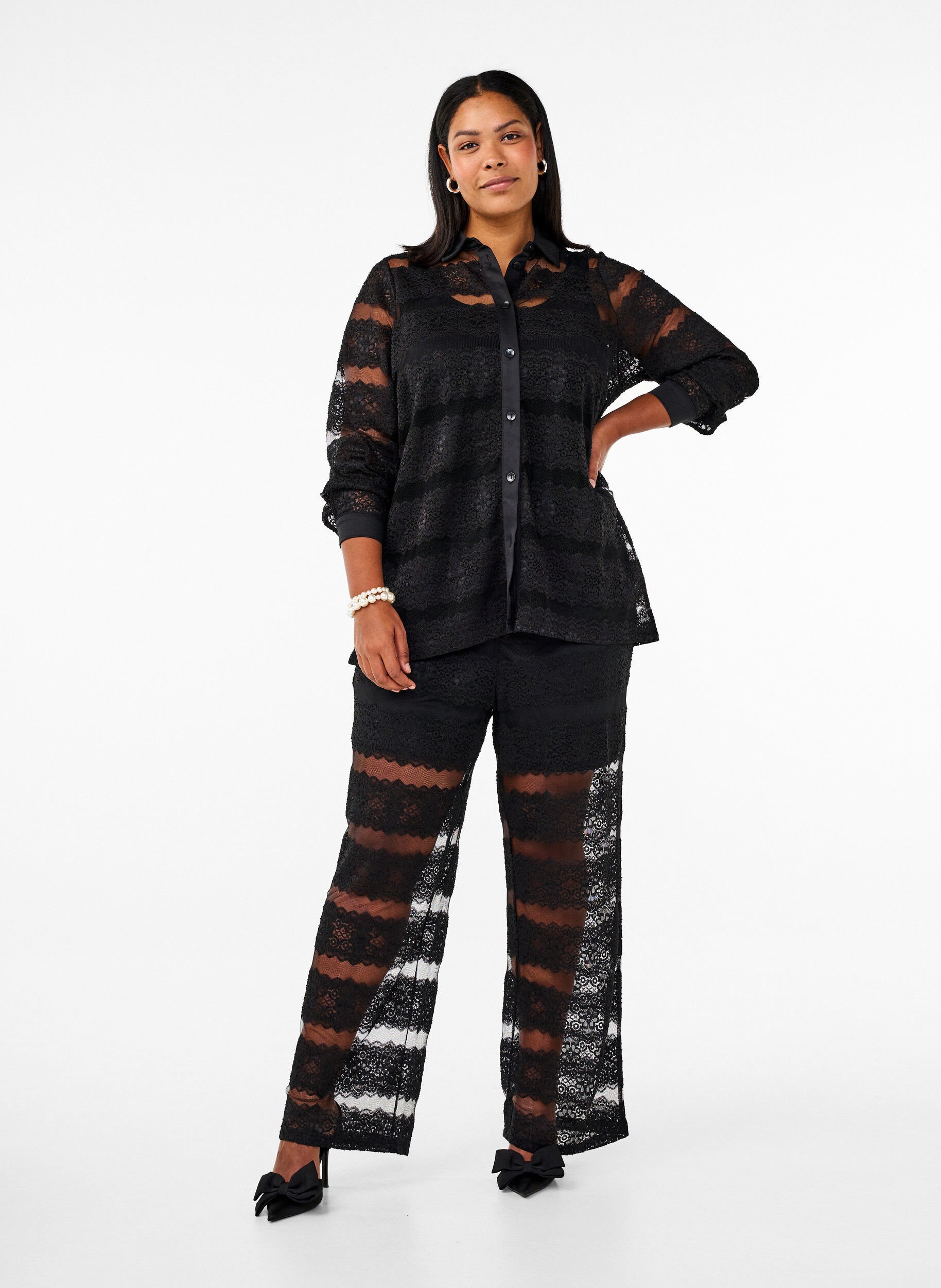 Zizzi Losse blouse met kant en doorschijnend mesh, Black, Model image number 2