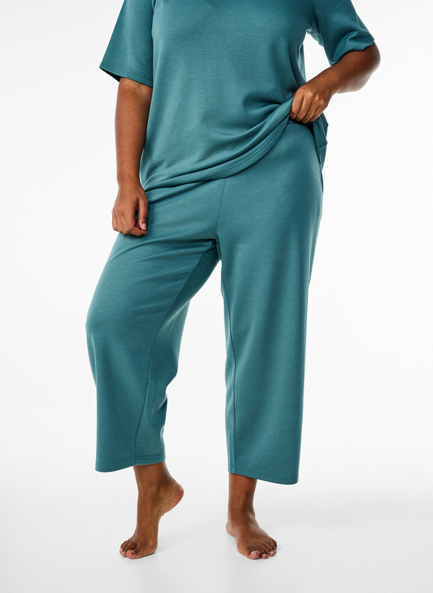Zizzi 7/8-broek van modalmix met zakken, Groen, Model image number 2
