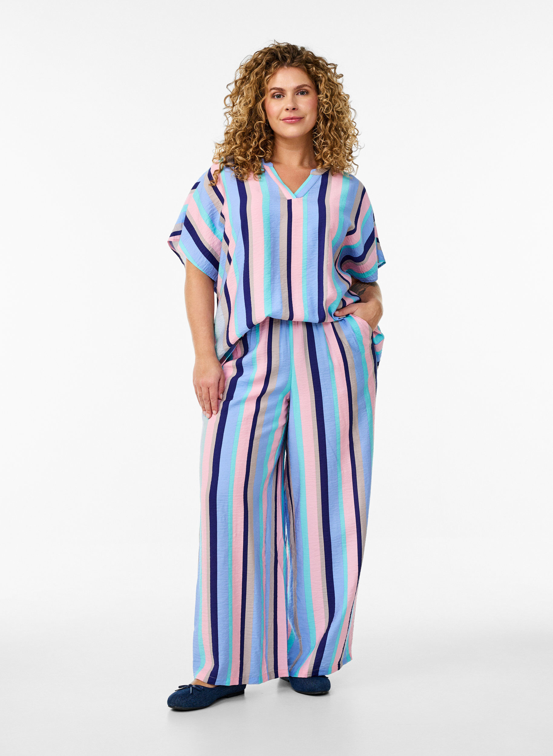 Zizzi Blouse van viscose met strepen en korte mouwen, Blauw, Model image number 1