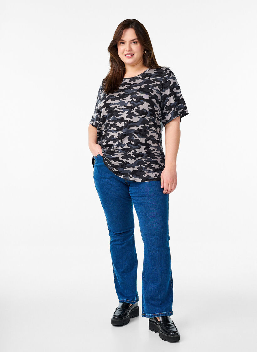 T-shirt met TENCEL&trade; Lyocell en camouflageprint, Grijs, Model image number 1