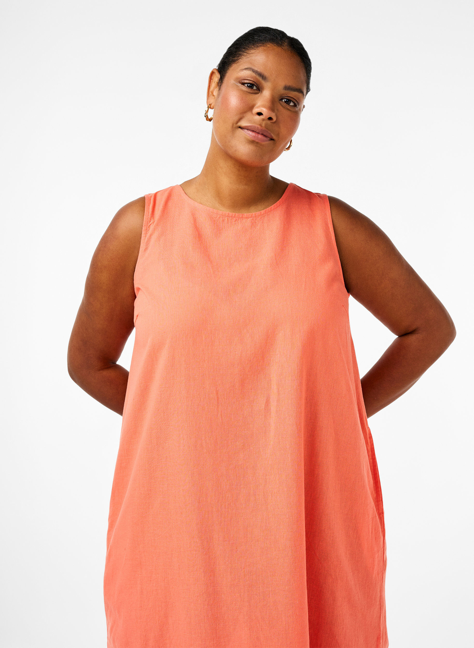 Zizzi Mouwloze jurk van katoenmix met linnen, Living Coral, Model image number 2