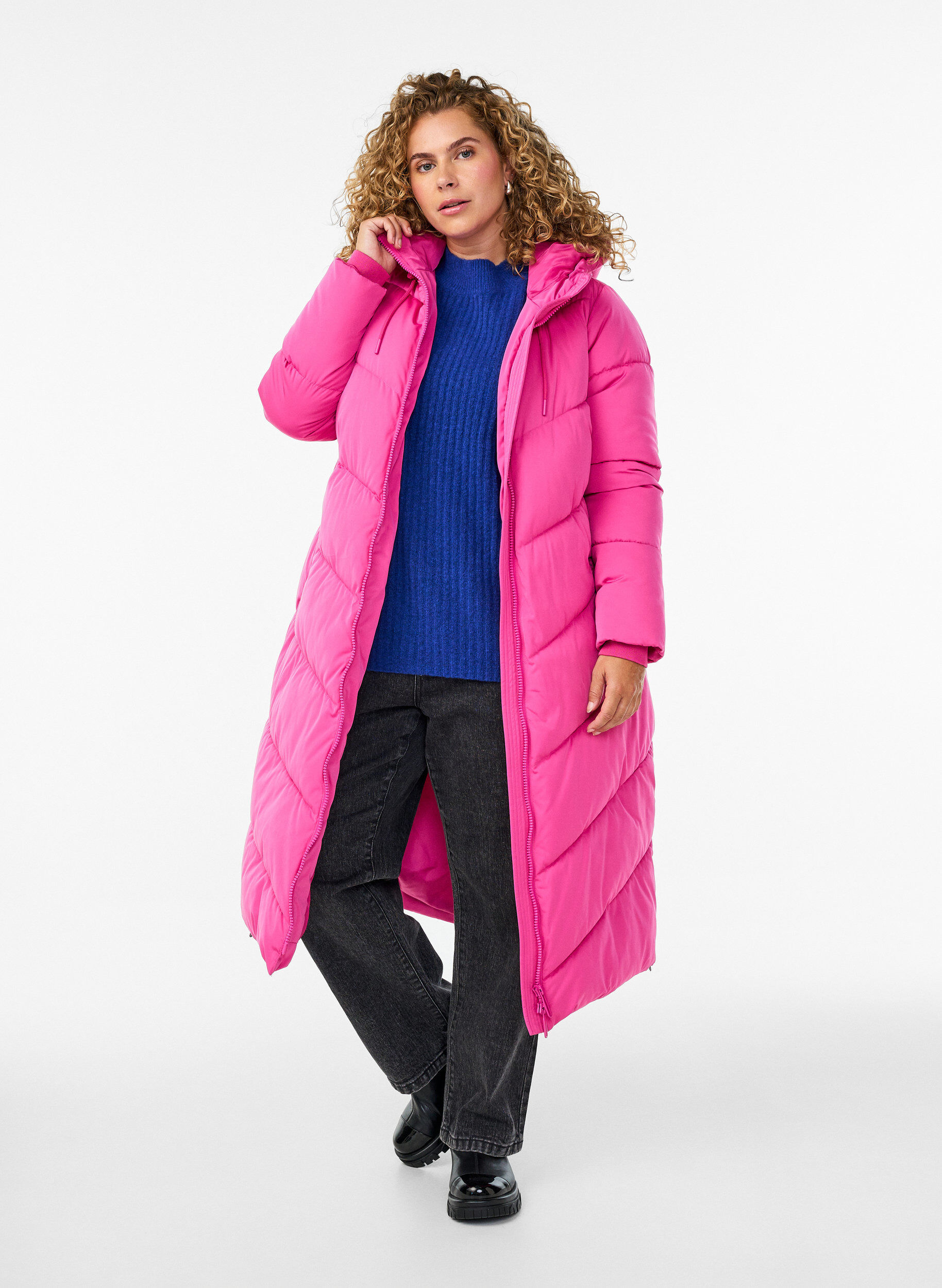 Lange pufferjas met capuchon en zakken, Roze, Model