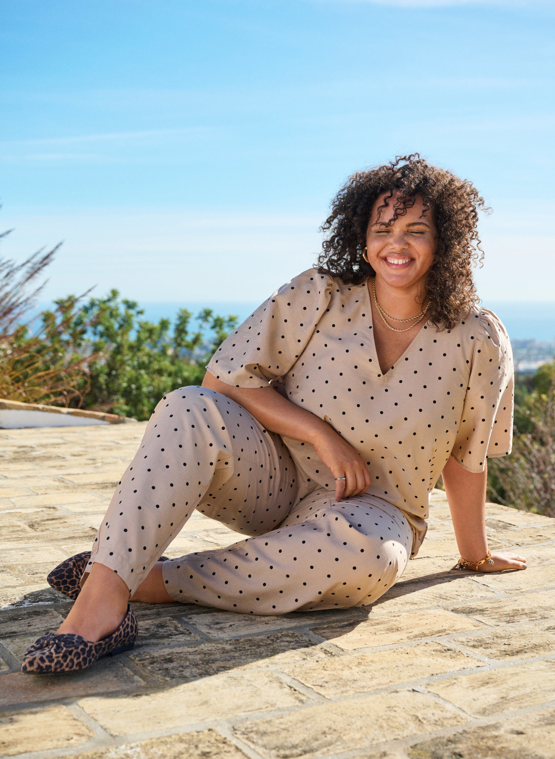 Zizzi Broek met stippen en rechte pijpen, Beige, Image image number 0