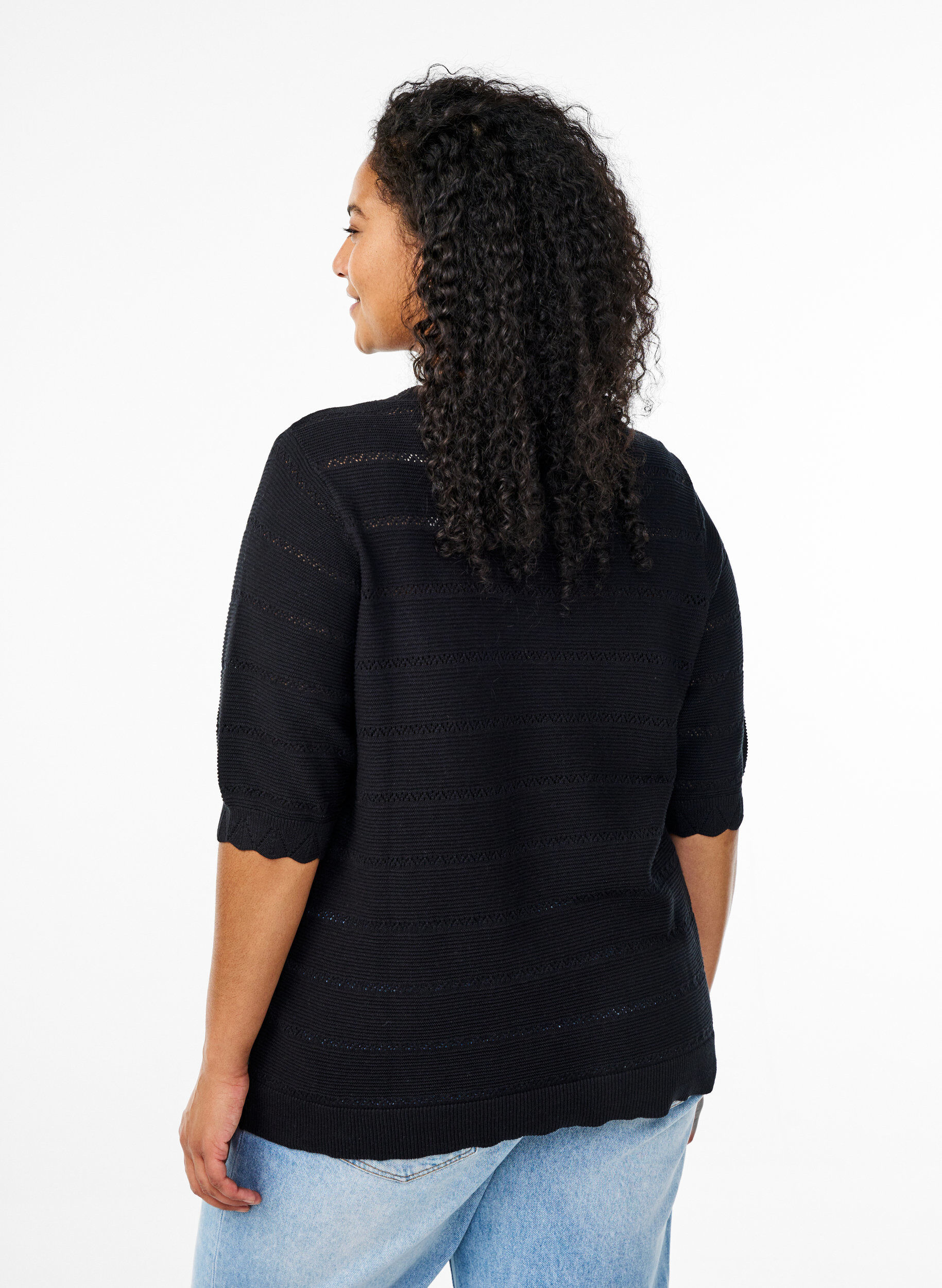 Zizzi Gebreide blouse met een gestreept opengewerkt patroon en korte mouwen, Zwart, Model image number 2