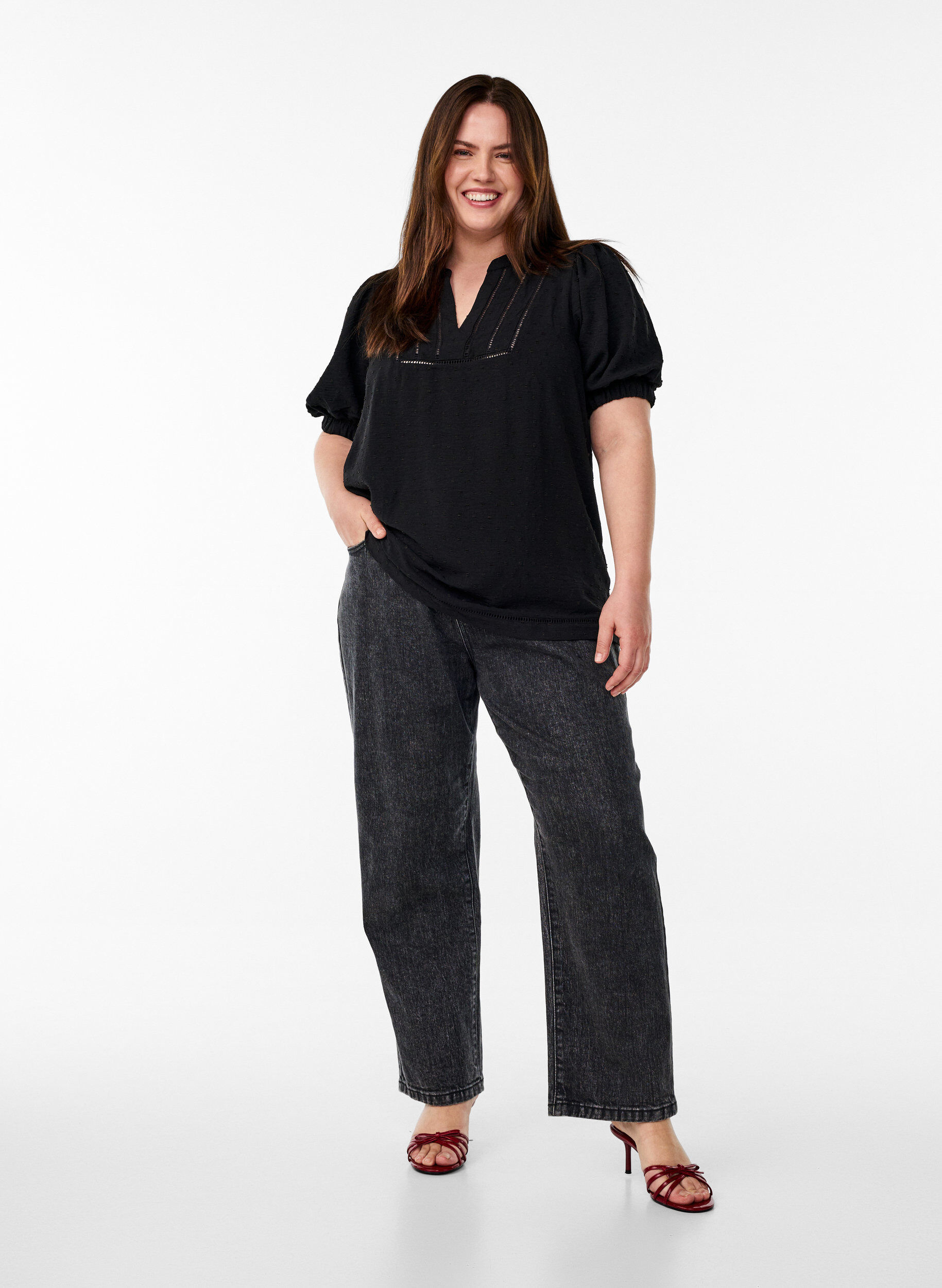 Zizzi Blouse met korte pofmouwen en gestippelde textuur, Black, Model image number 2