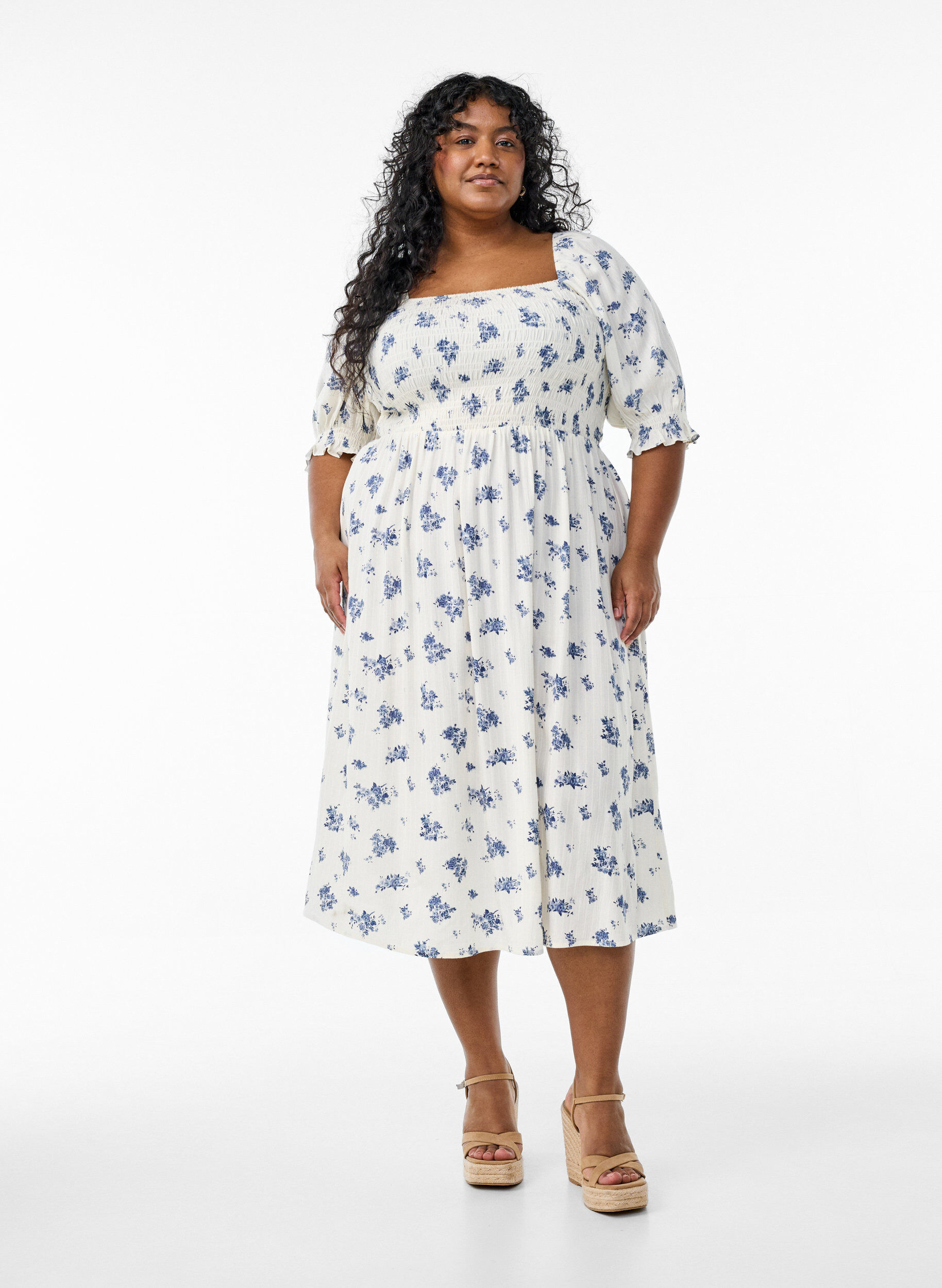 ZizziGebloemde viscose midi-jurk met smock, Wit, Model image number 0