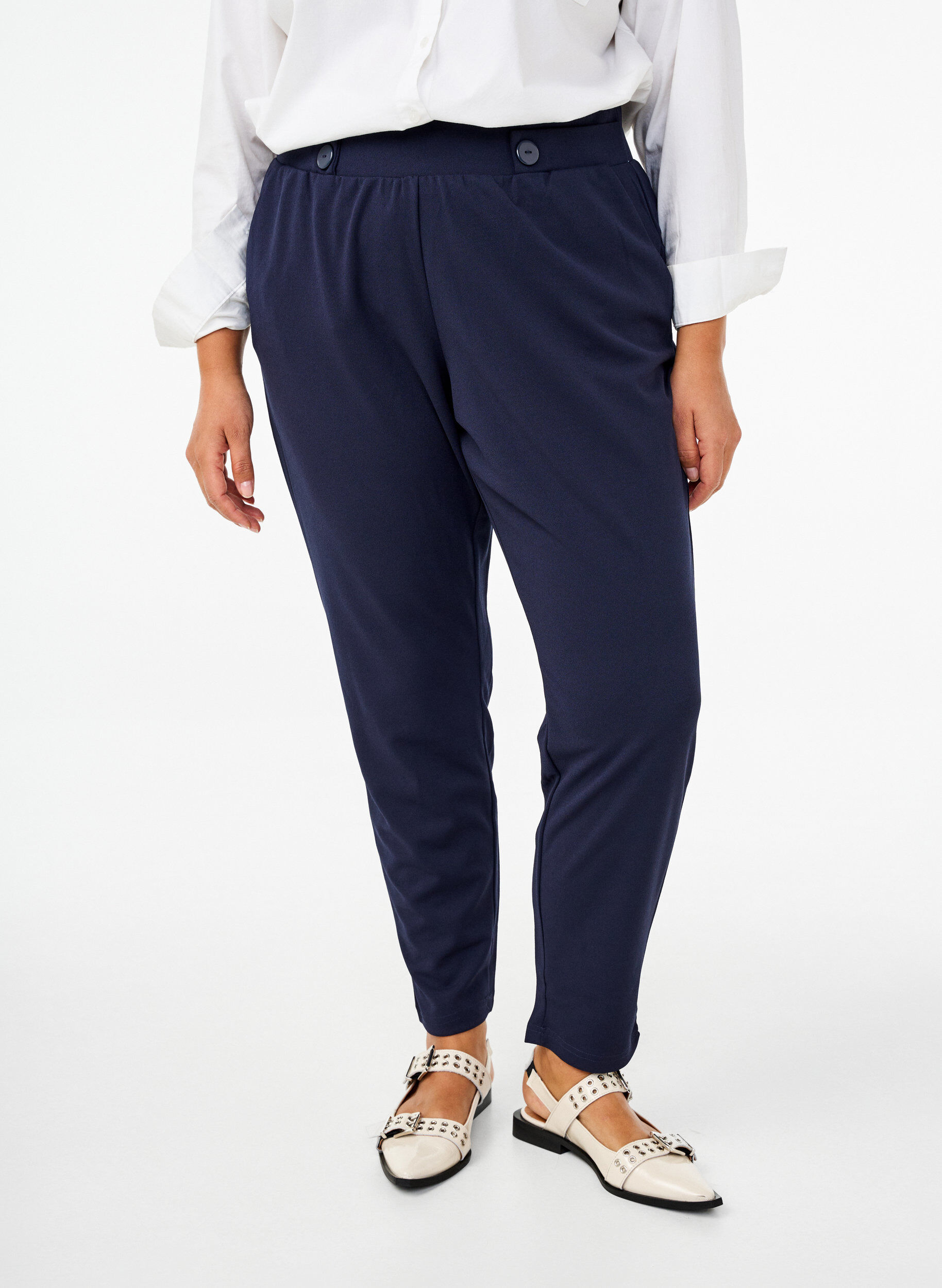 Zizzi Broek met zakken en sierknopen, Blauw, Model image number 2