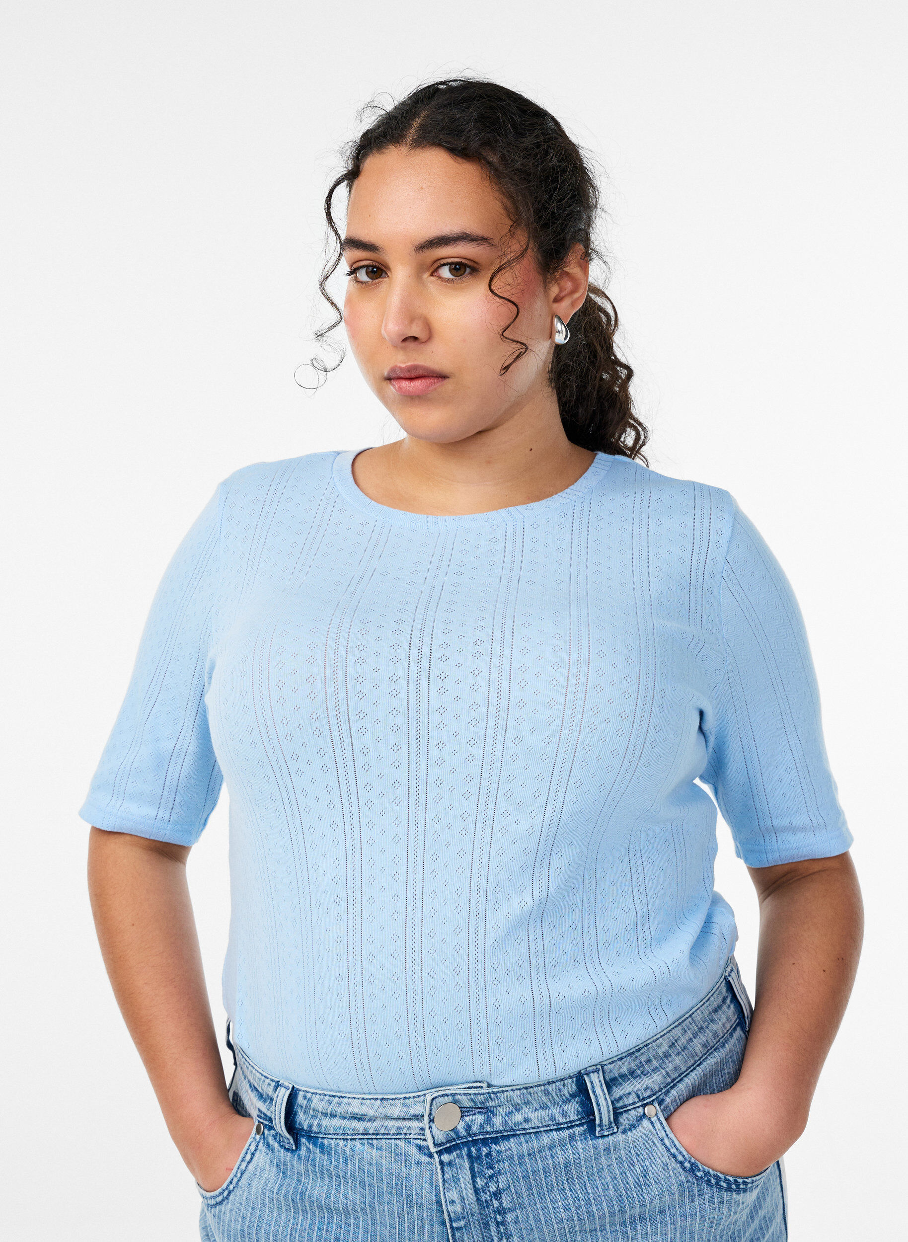 Zizzi T-shirt van katoen met gaatjesborduursel, Blauw, Model image number 0