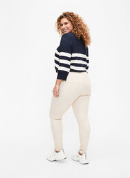 Super slim fit Amy jeans met hoge taille, Oatmeal, Model