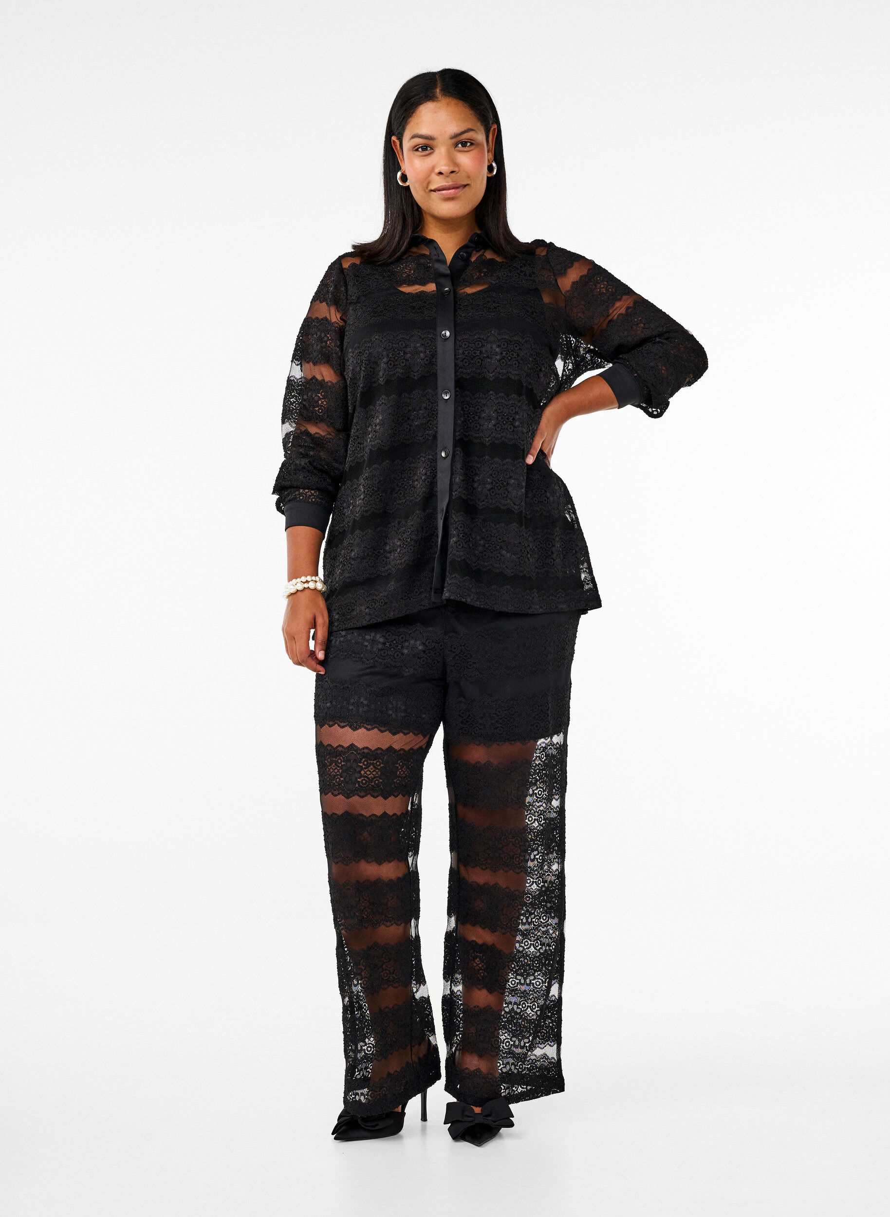 Zizzi Luchtige broek met kant en doorschijnend mesh, Black, Model image number 0