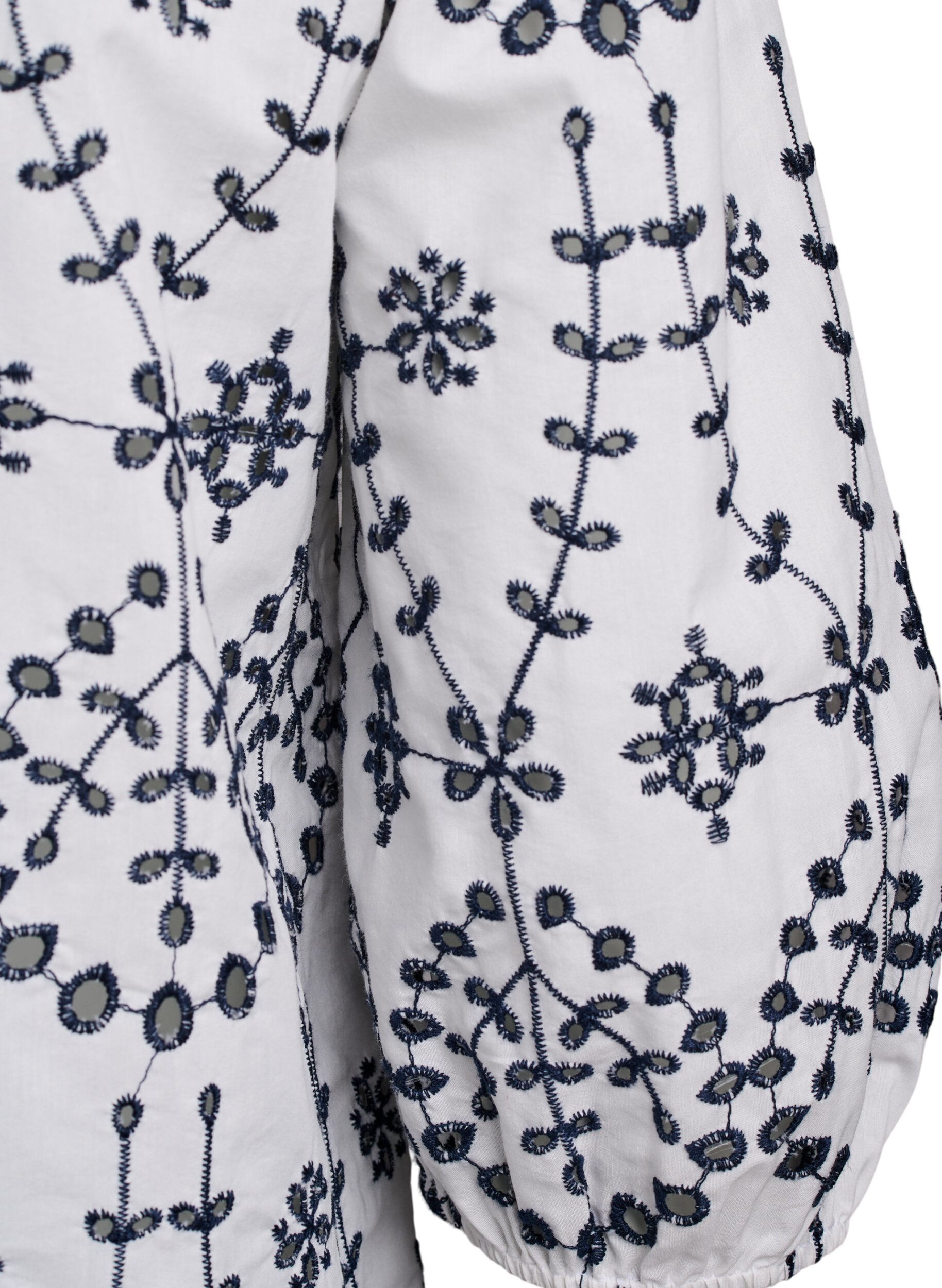 Zizzi Blouse met 3/4 mouwen en contrasterende broderie anglaise, Wit, Packshot image number 3
