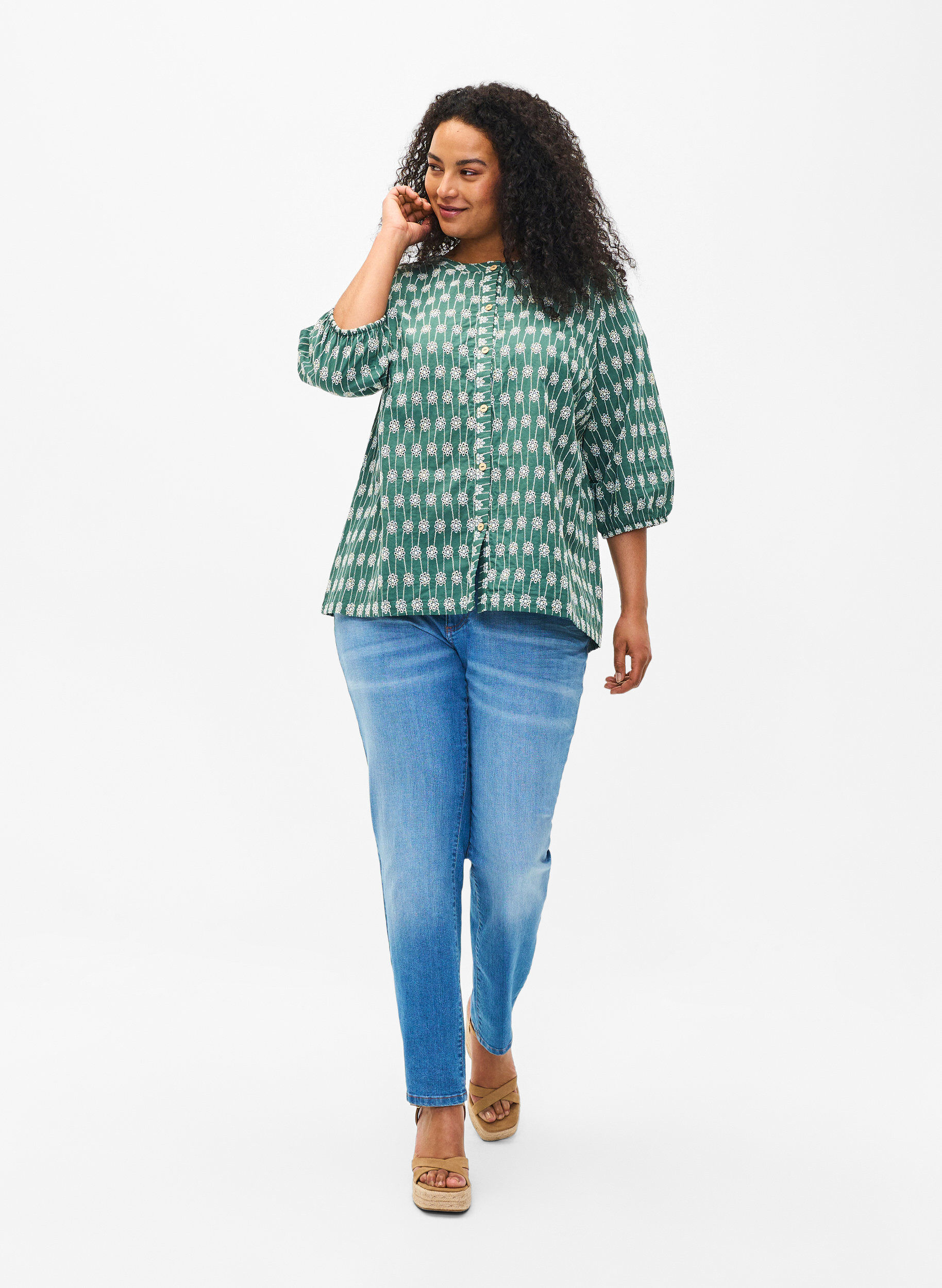 Zizzi Katoenen overhemdblouse met bloemenpatroon, Dark Forest, Model image number 2