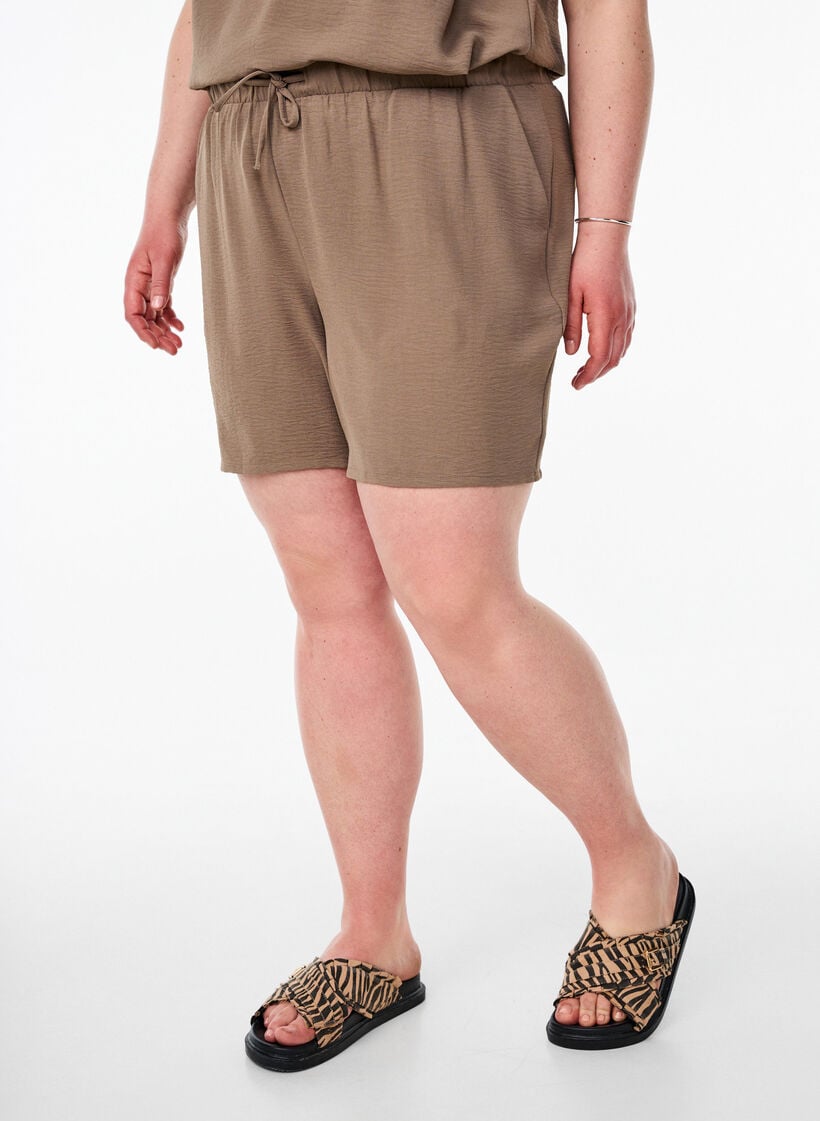 Korte broek met zakken en elastische tailleband, Bruin, Model image number 3