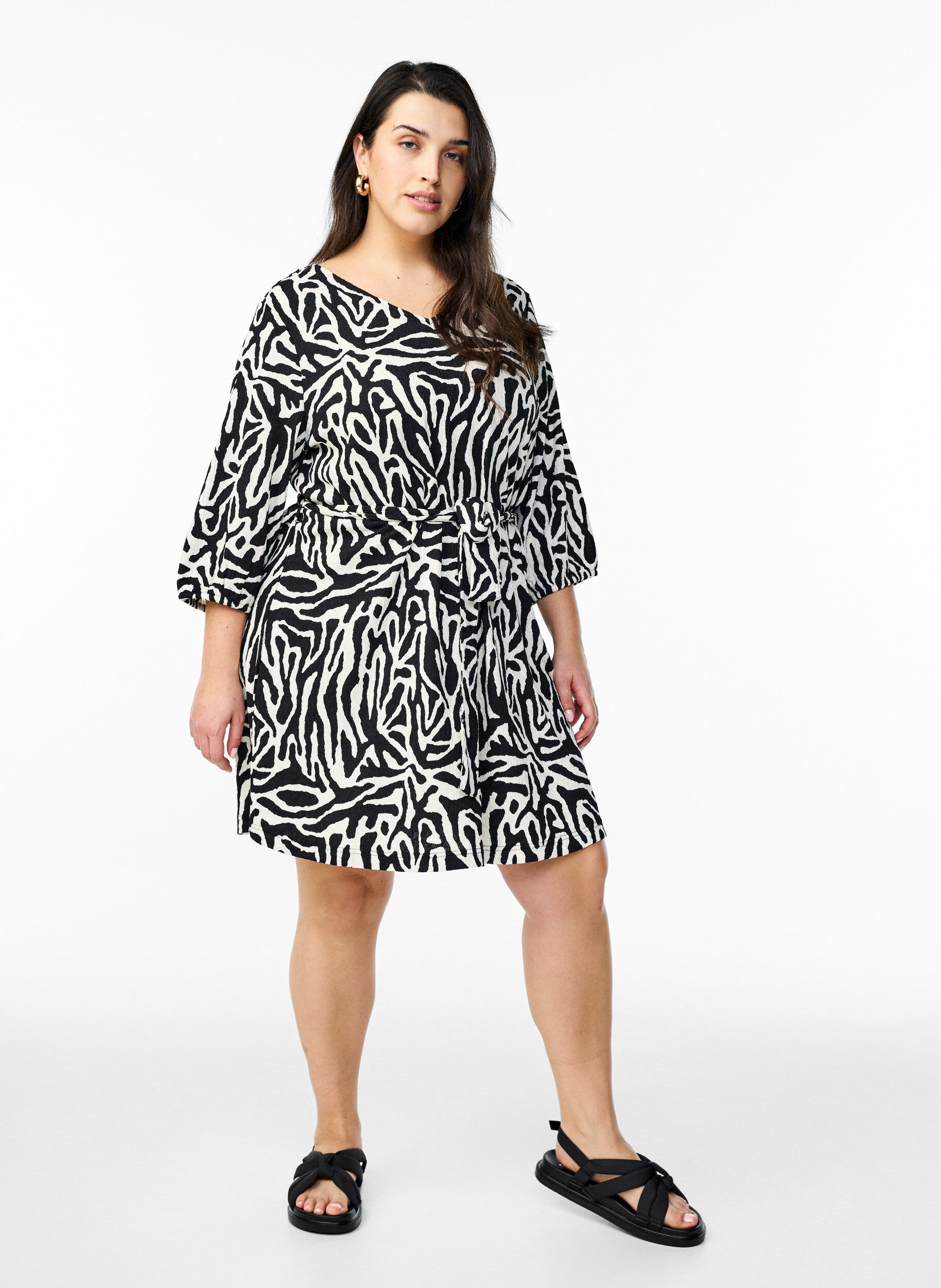 Zizzi Jurk met 3/4 mouwen en zebraprint, Zwart, Model image number 1
