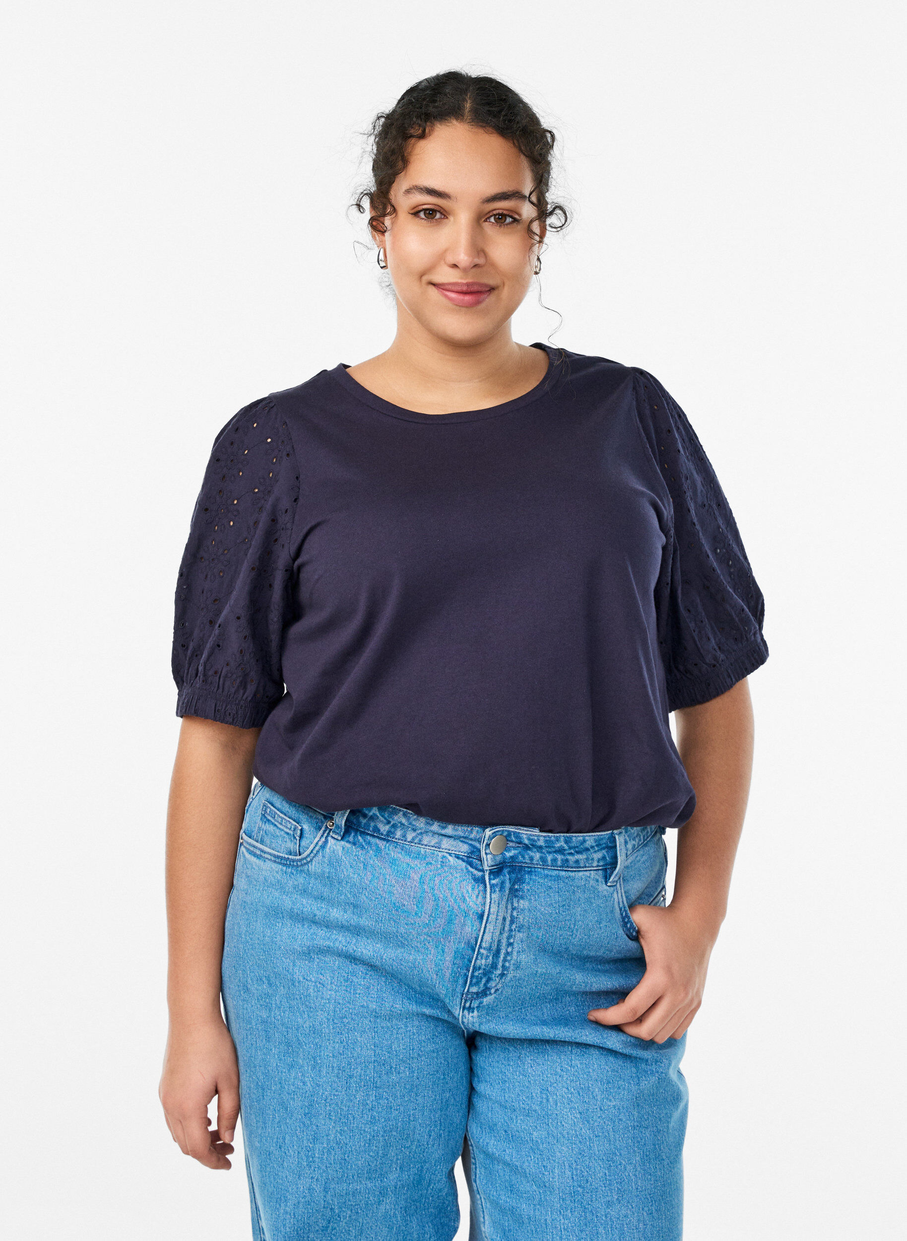Zizzi T-shirt met mouwen van broderie anglaise, Blauw, Model image number 0