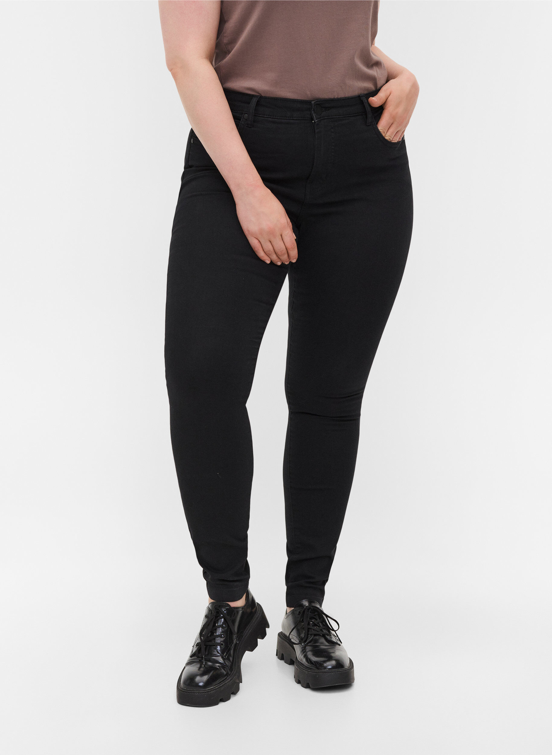 Zizzi super slim fit Amy jeans met hoge taille, Zwart, Model image number 3