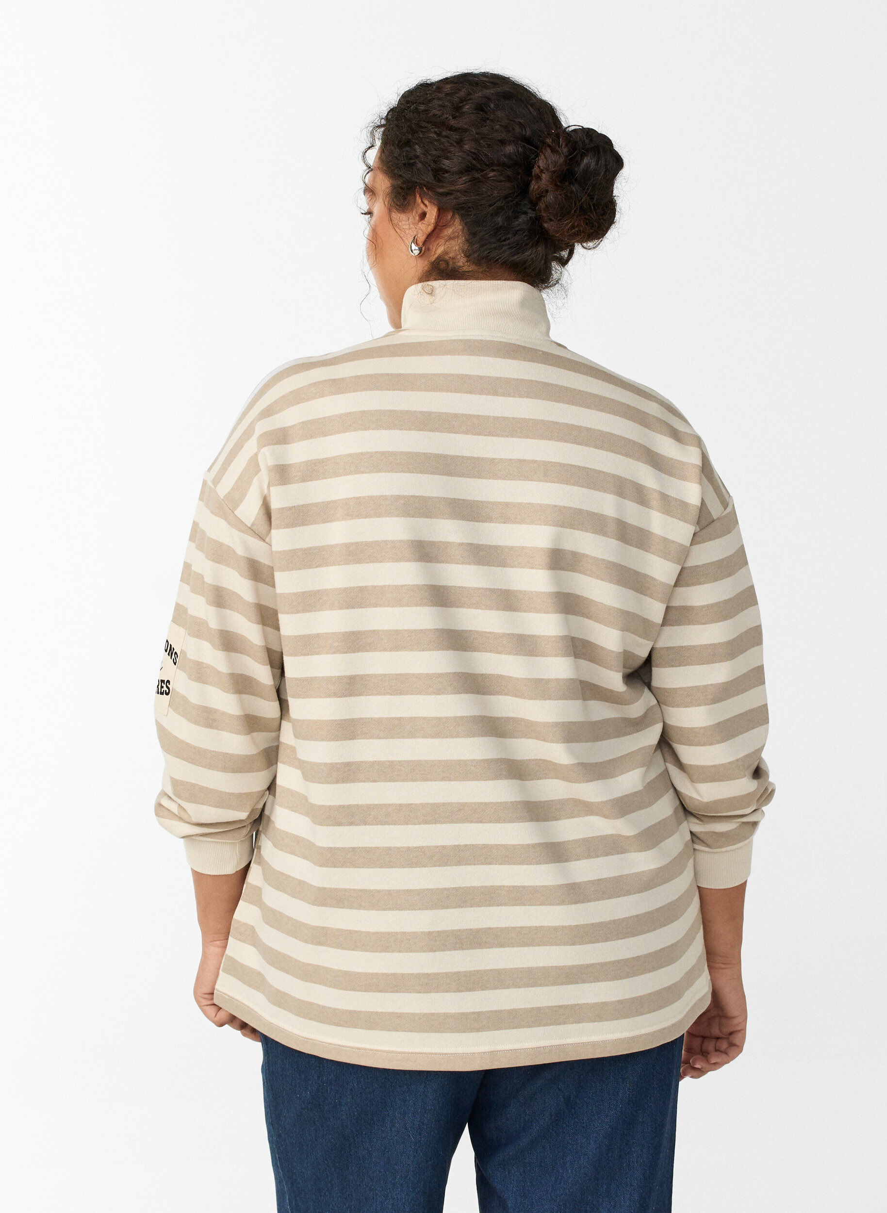Zizzi Gestreept sweatshirt met hoge col en ritssluiting, Beige, Model image number 2