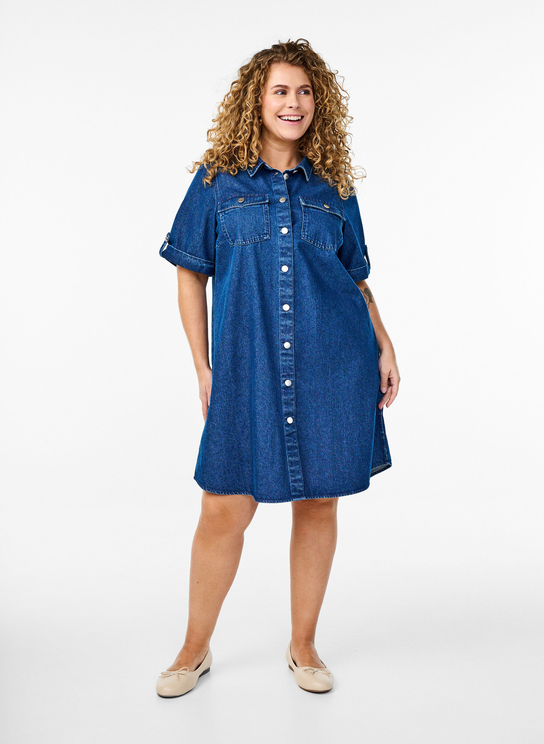 Zizzi Denim jurk met korte mouwen en knopen, Blauw, Model image number 1