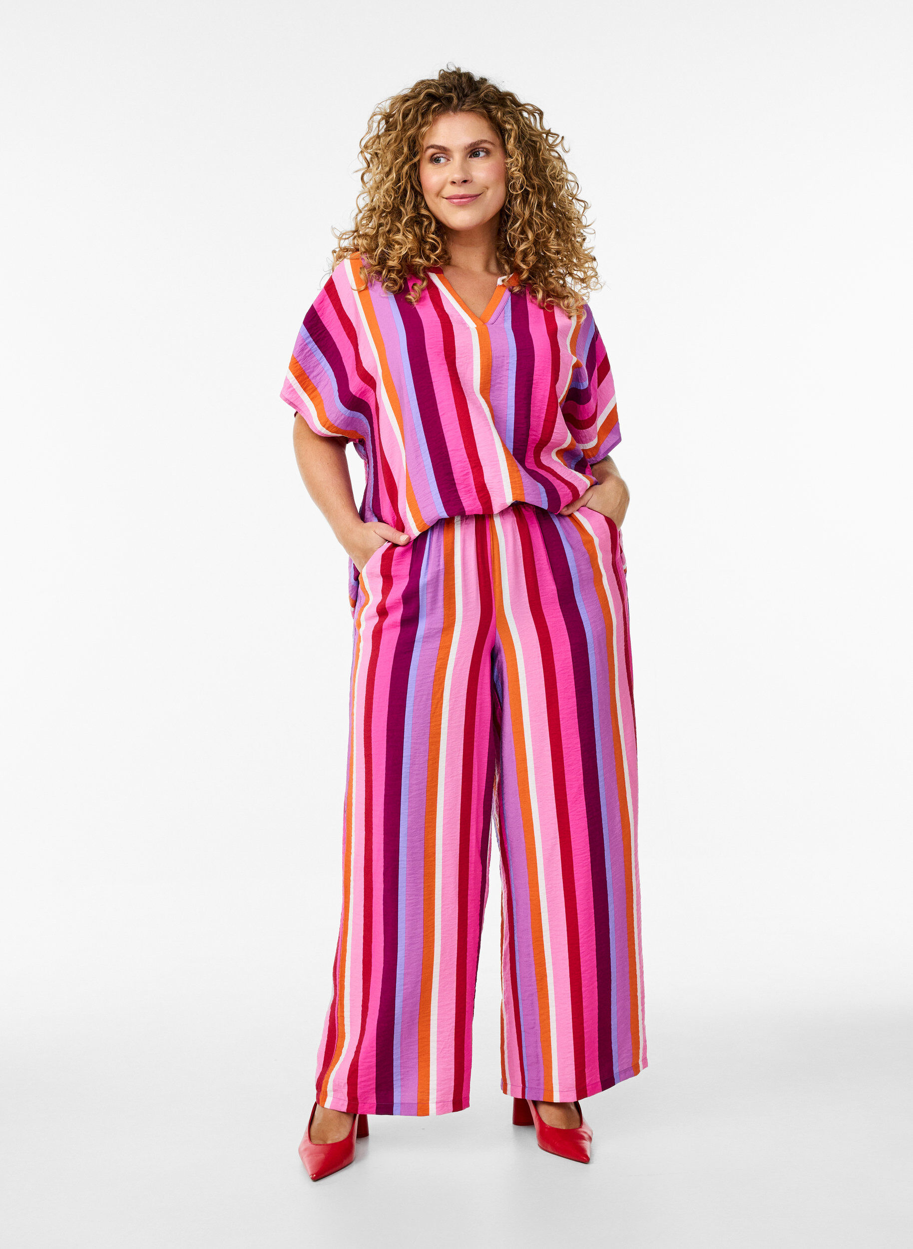 Zizzi Blouse van viscose met strepen en korte mouwen, Roze, Model image number 1