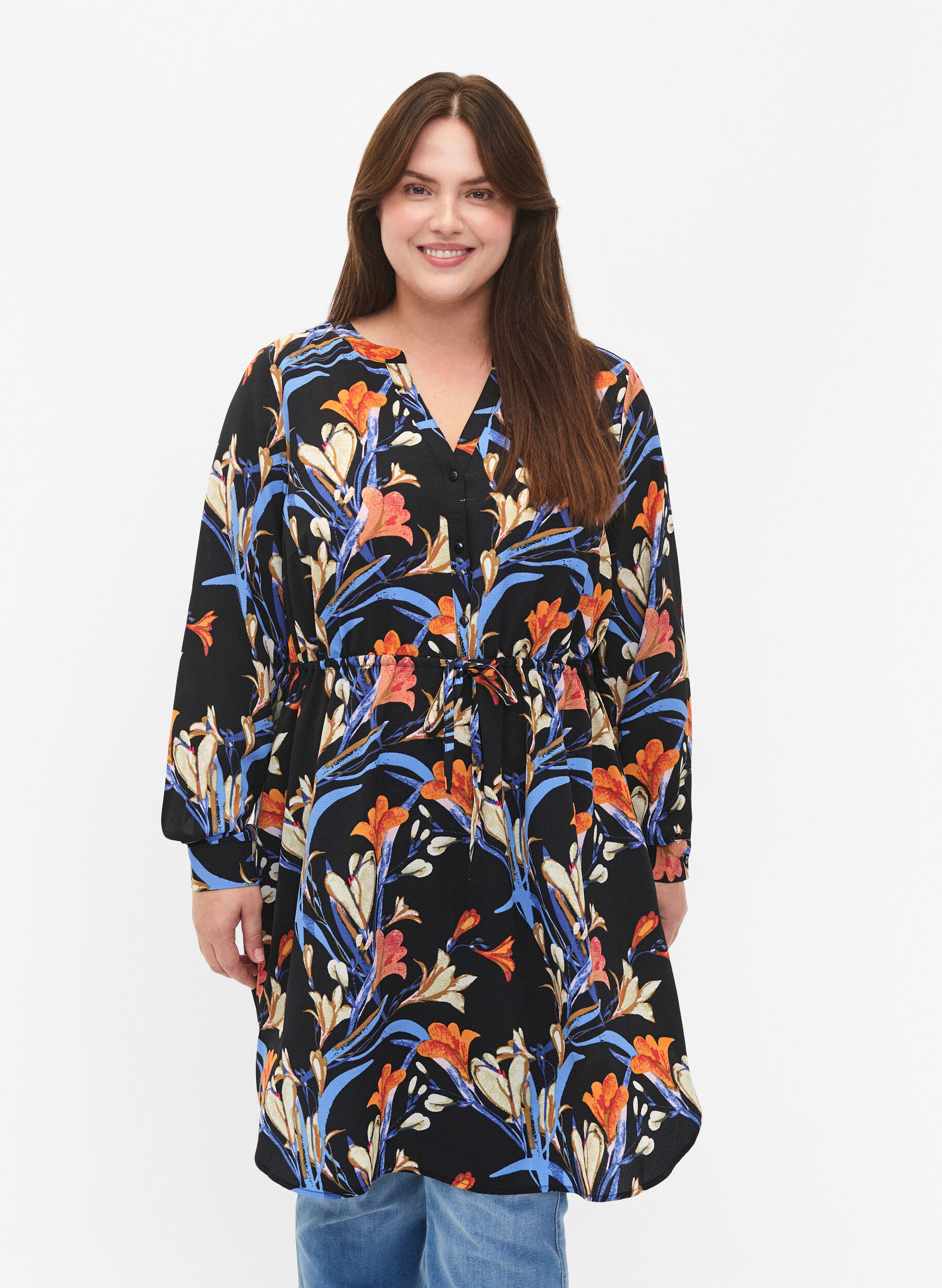 Zizzi Bedrukte jurk met koord in de taille, Black Flower AOP, Model image number 0