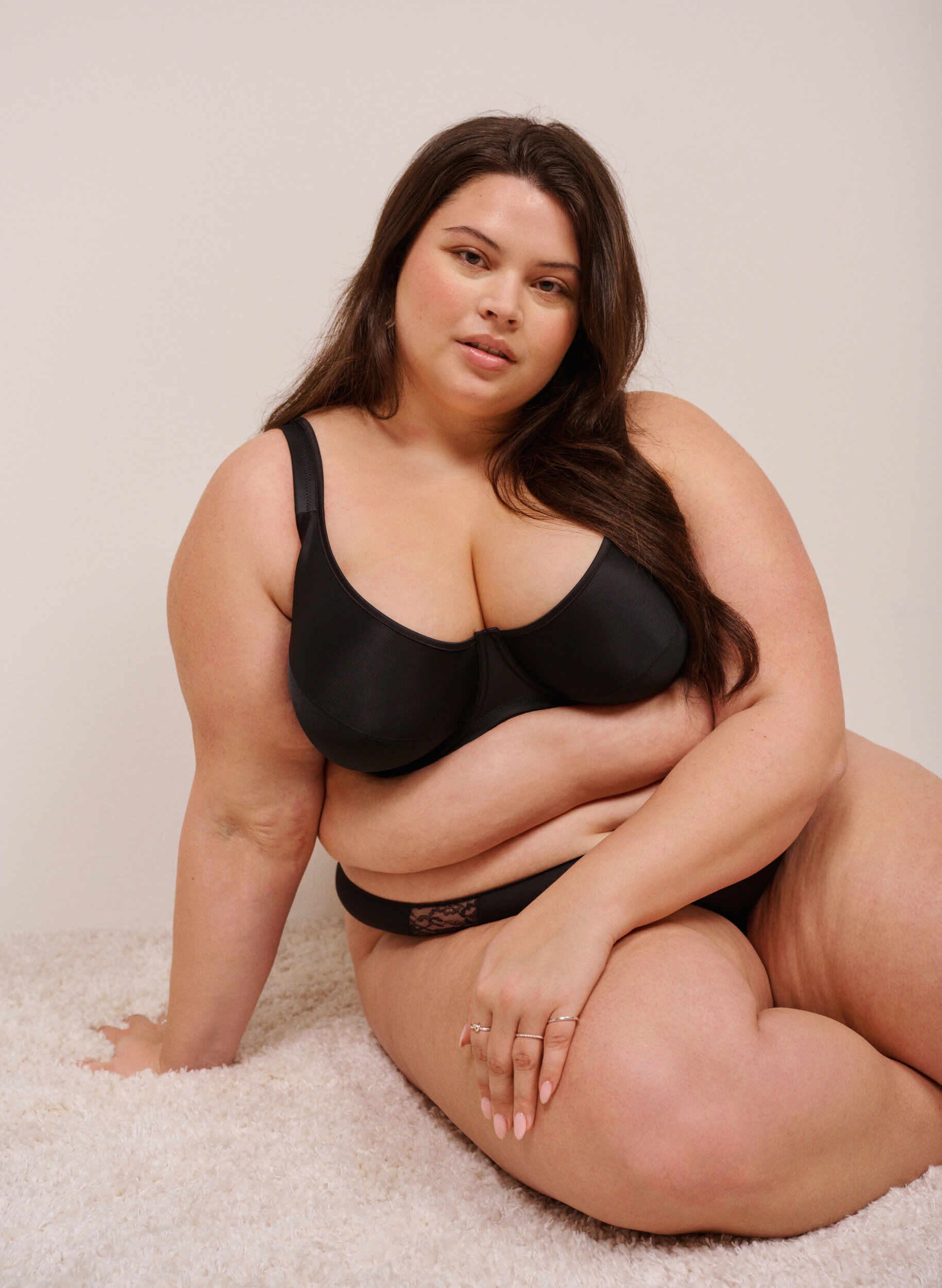 ZizziHoog ondersteunende bh met voorgevormde cups, Zwart, Image image number 0