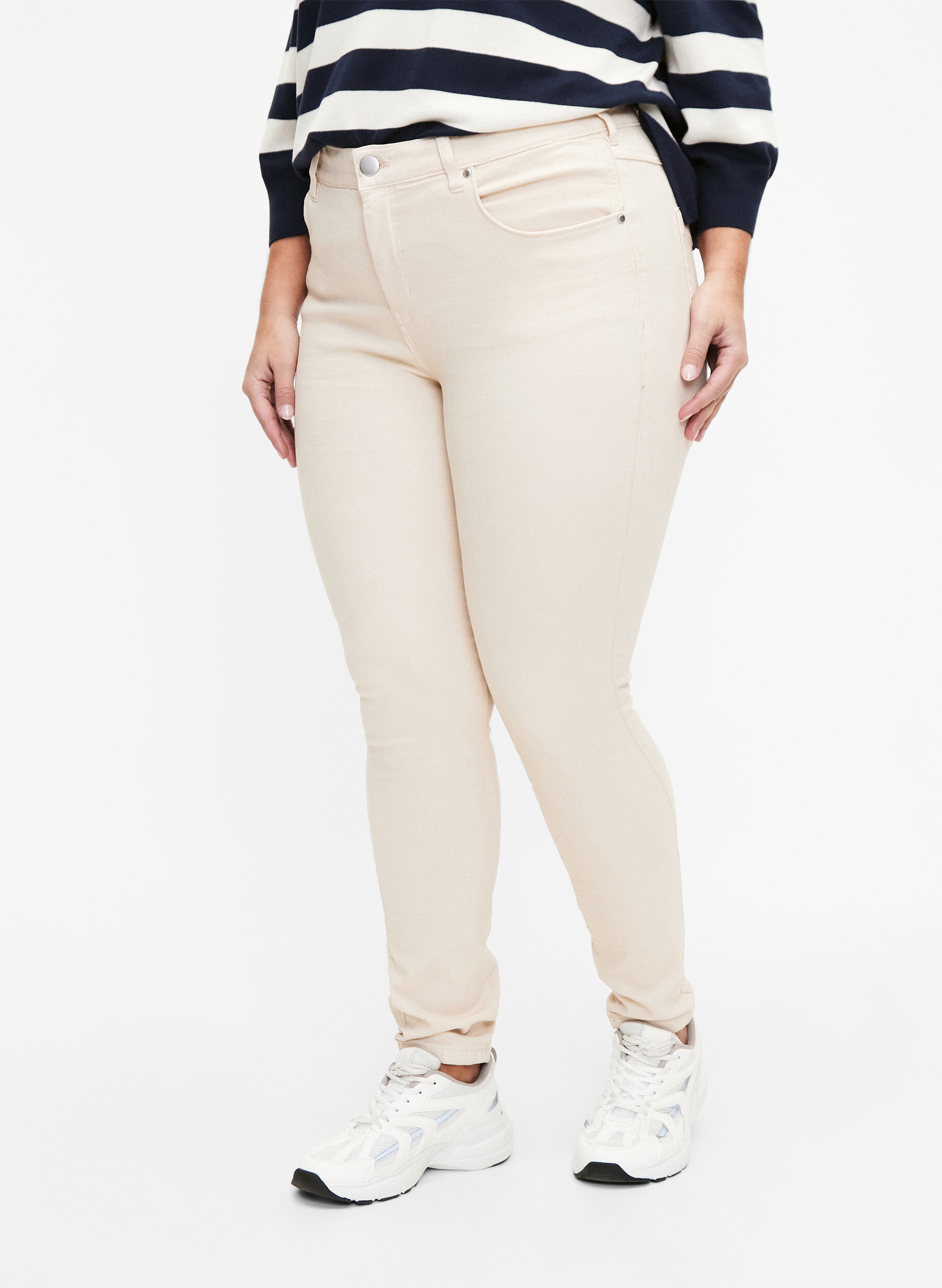 Zizzi Super slim fit Amy jeans met hoge taille, Oatmeal, Model image number 2