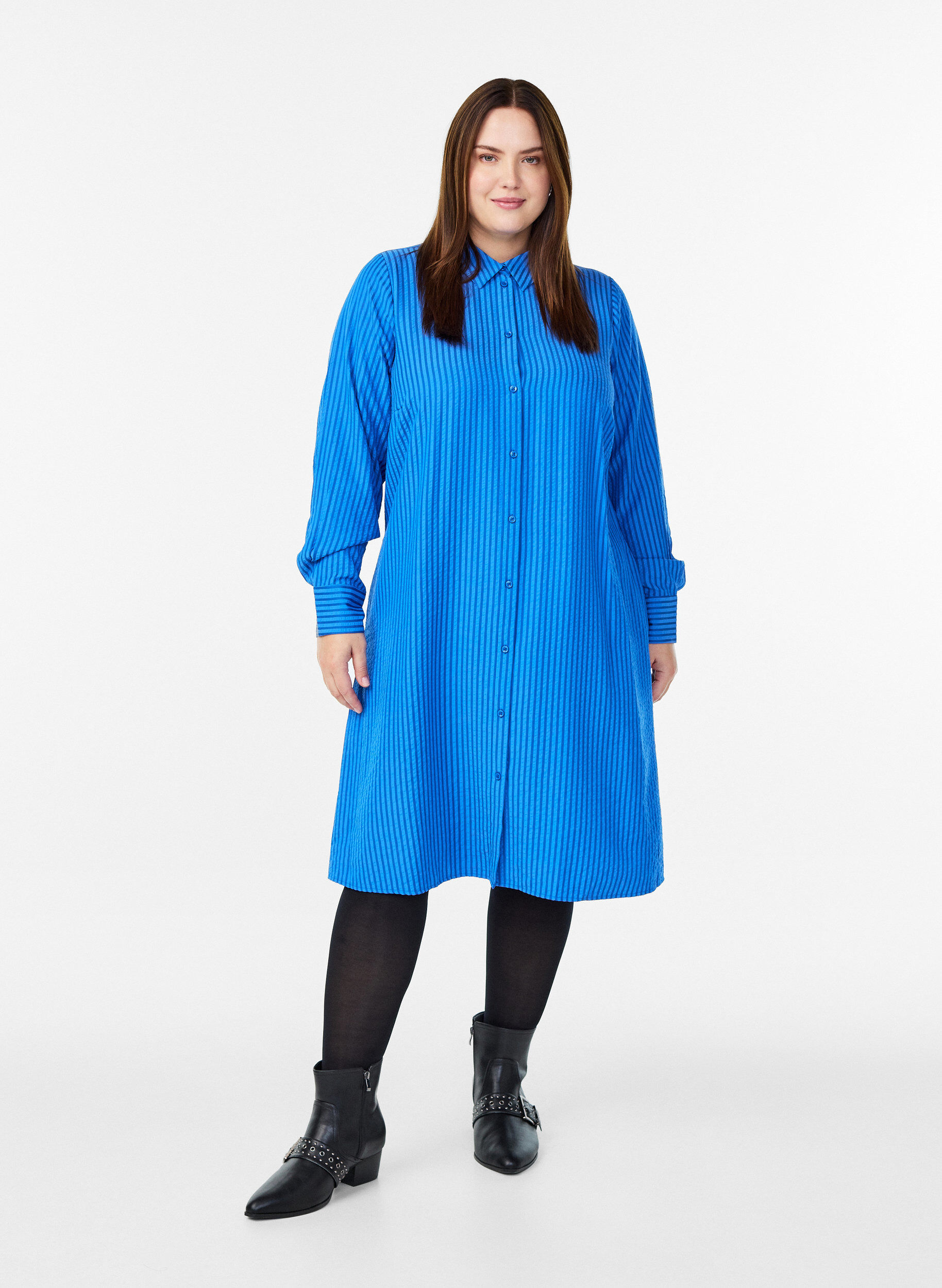 Zizzi Lange gestreepte blouse met knoopdetail op de rug, Blauw, Model image number 1