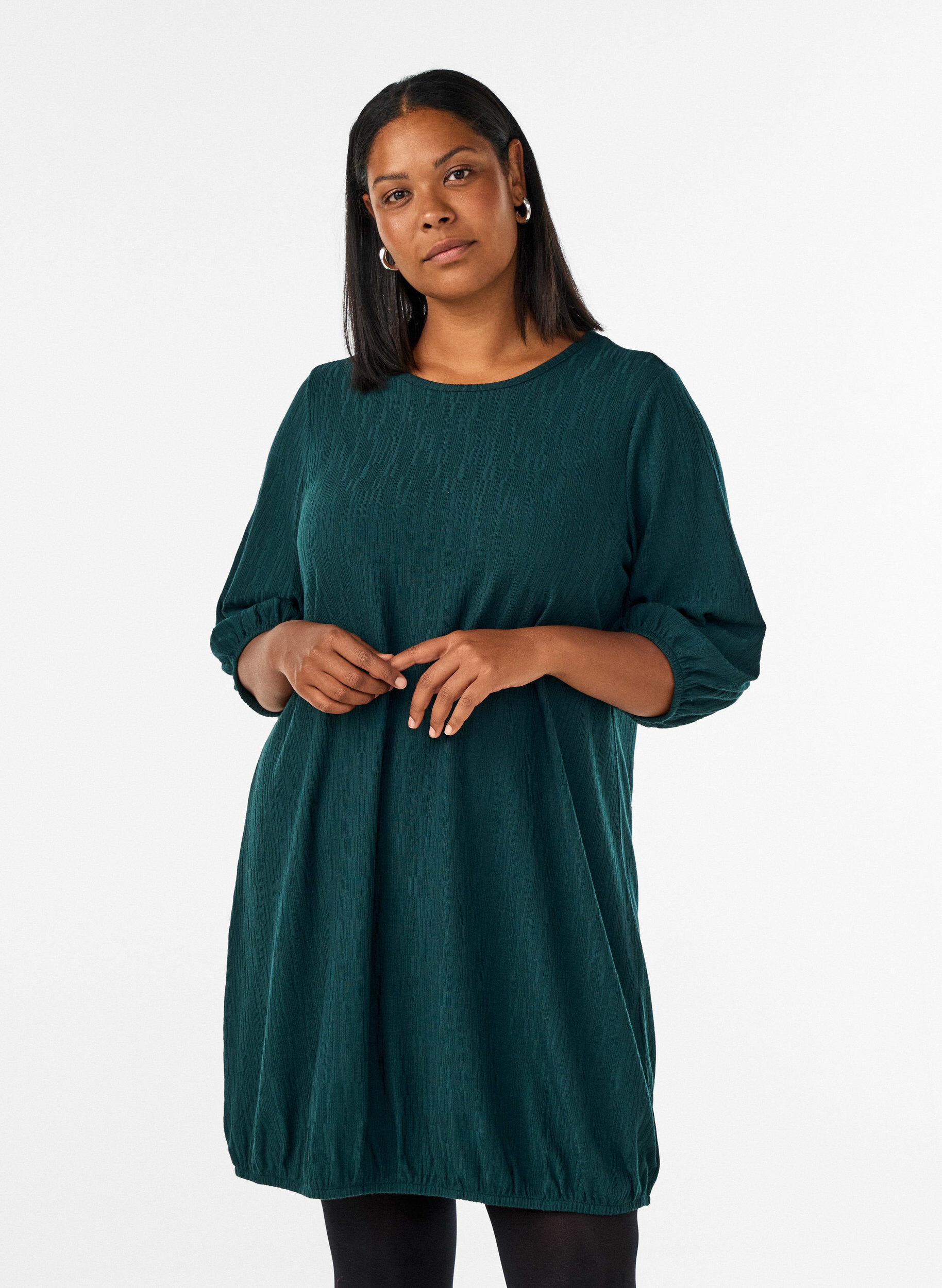 Jurk met een ballonvorm en structuur, Groen, Model
