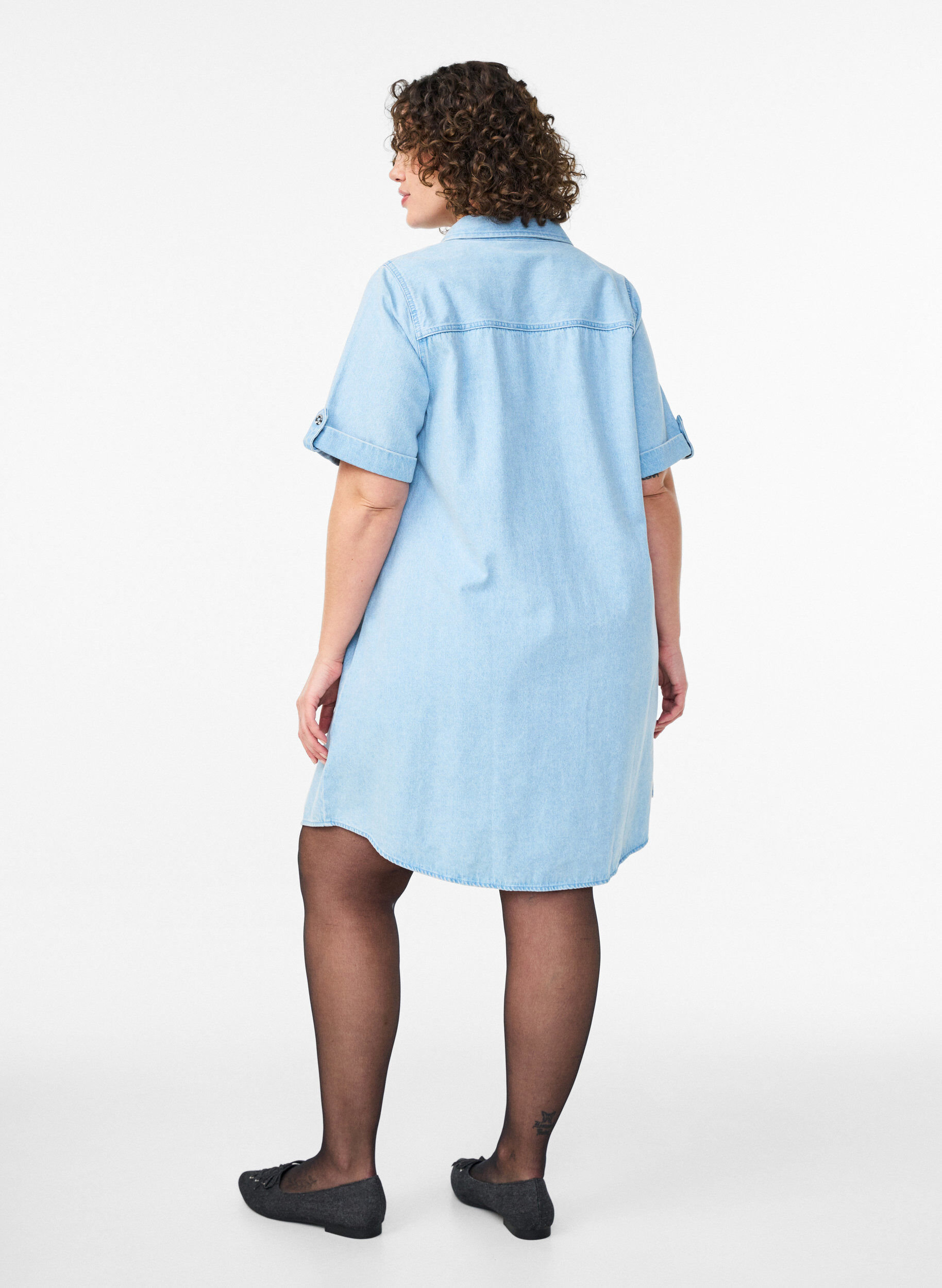 Zizzi Denimjurk met korte mouwen en knopen, Blauw, Model image number 2