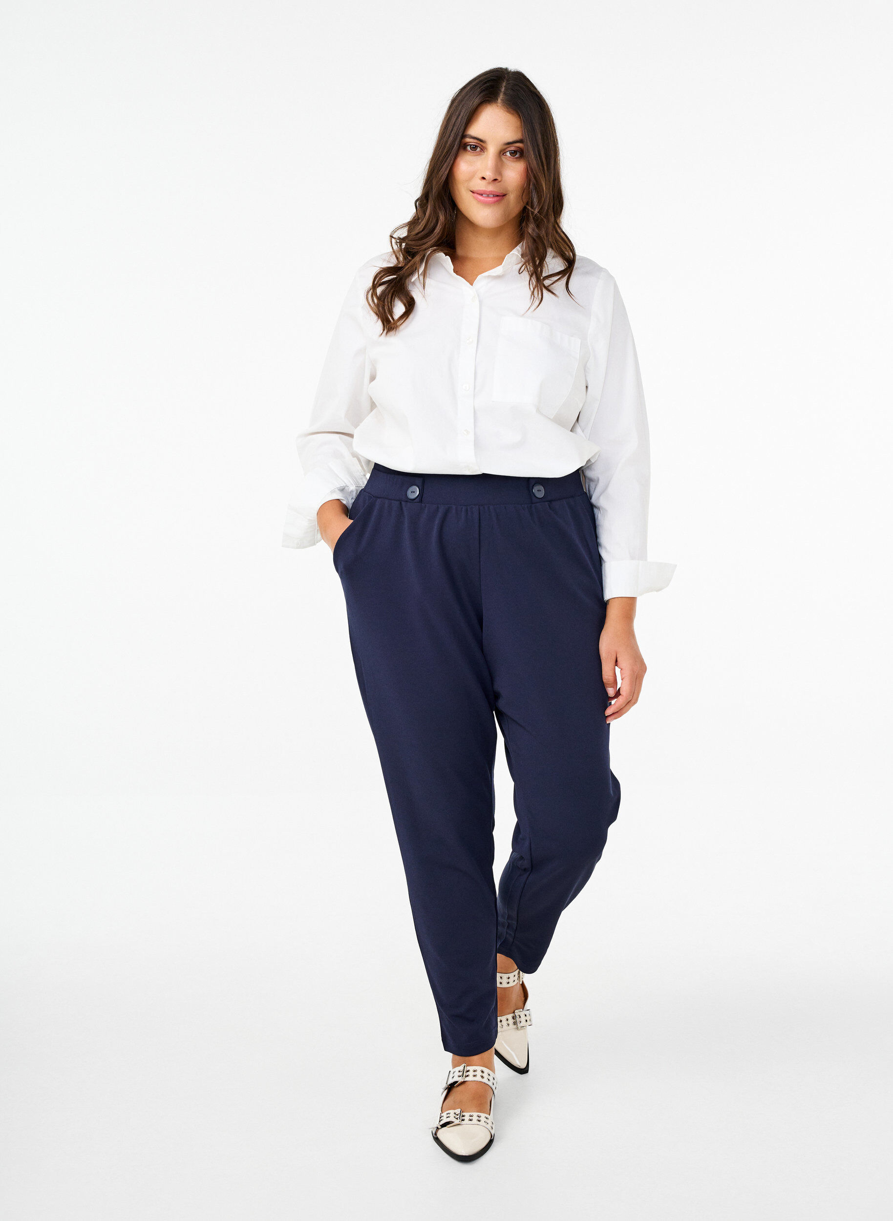 Broek met zakken en sierknopen, Blauw, Model