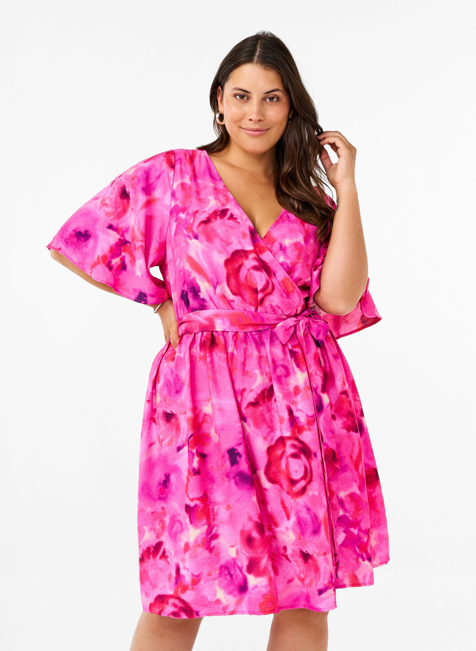 Zizzi Knielange jurk met bloemenprint en wikkeleffect, Pink Rose AOP, Model image number 0