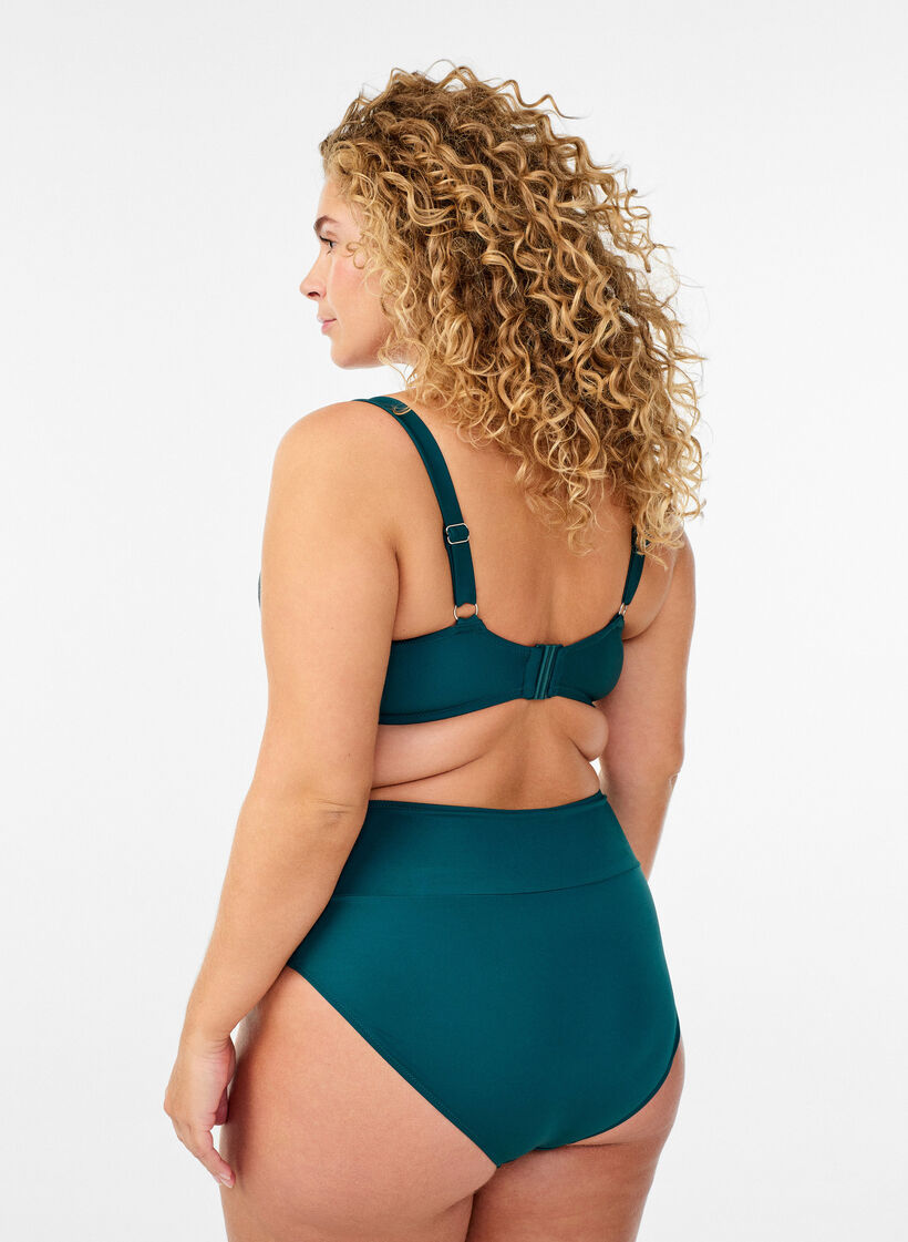 Bikini top met beugel en plooien, Groen, Model image number 2