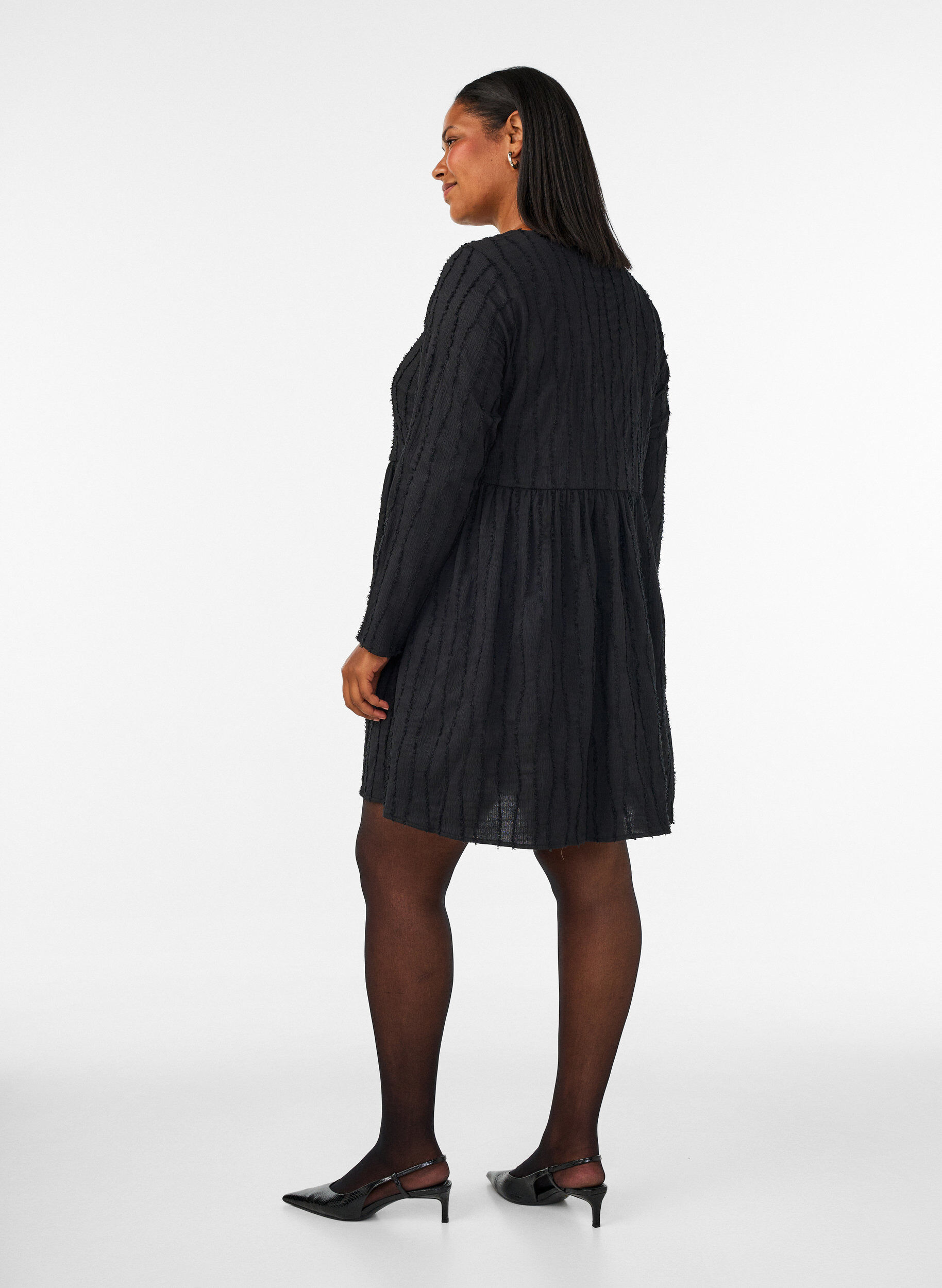 ZizziKorte jerseyjurk met een golvend textuurpatroon, Zwart, Model image number 2