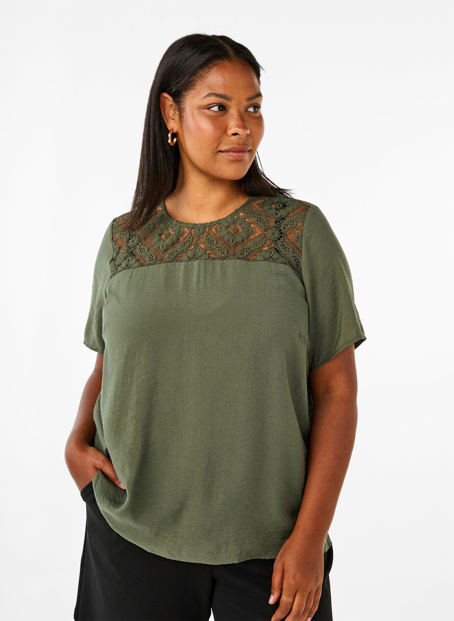 Zizzi Blouse van viscose met korte mouwen en kant detail, Thyme, Model image number 0