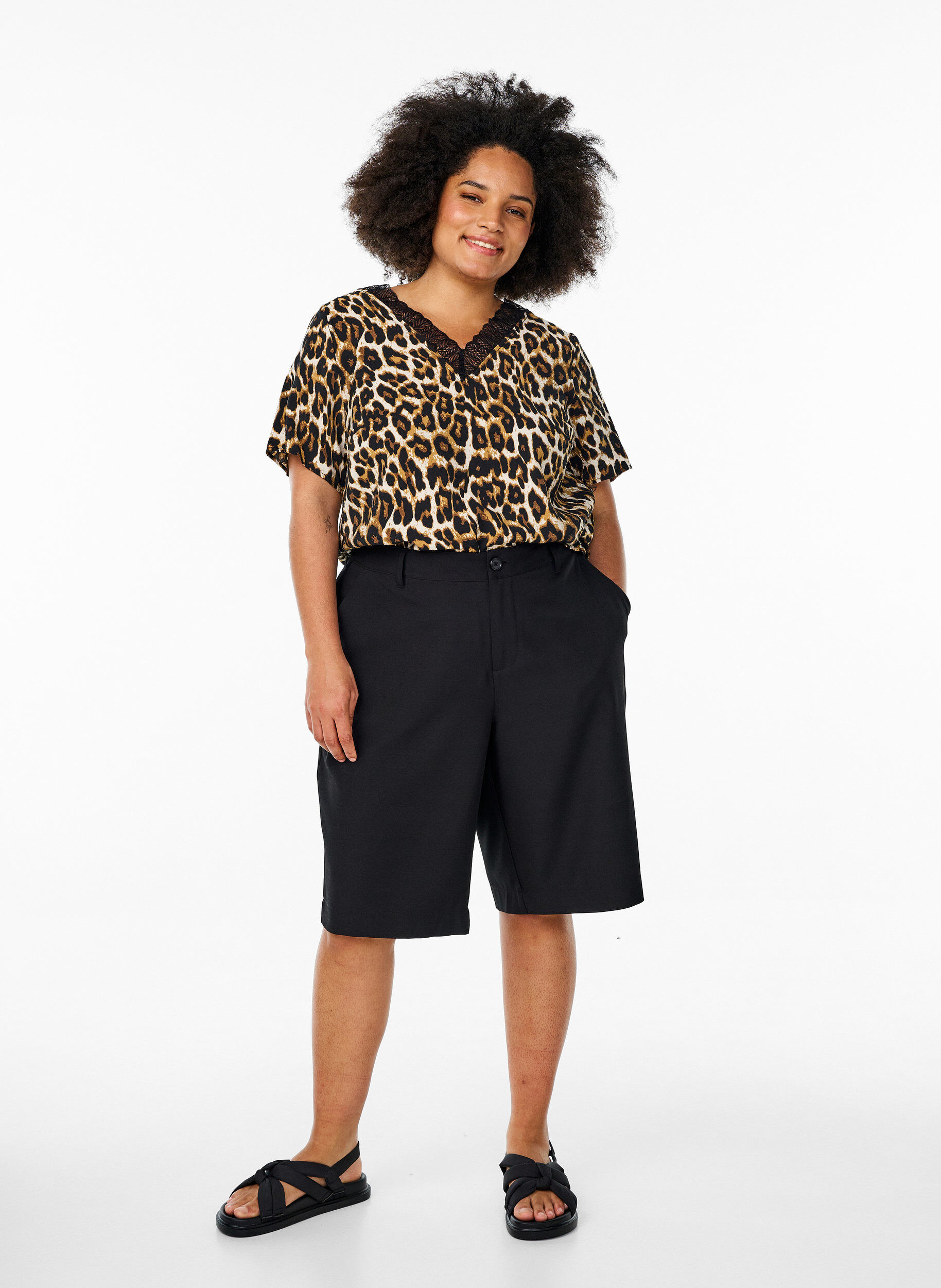 Zizzi Viscose blouse met korte mouwen en kanten rand, Bruin, Model image number 1