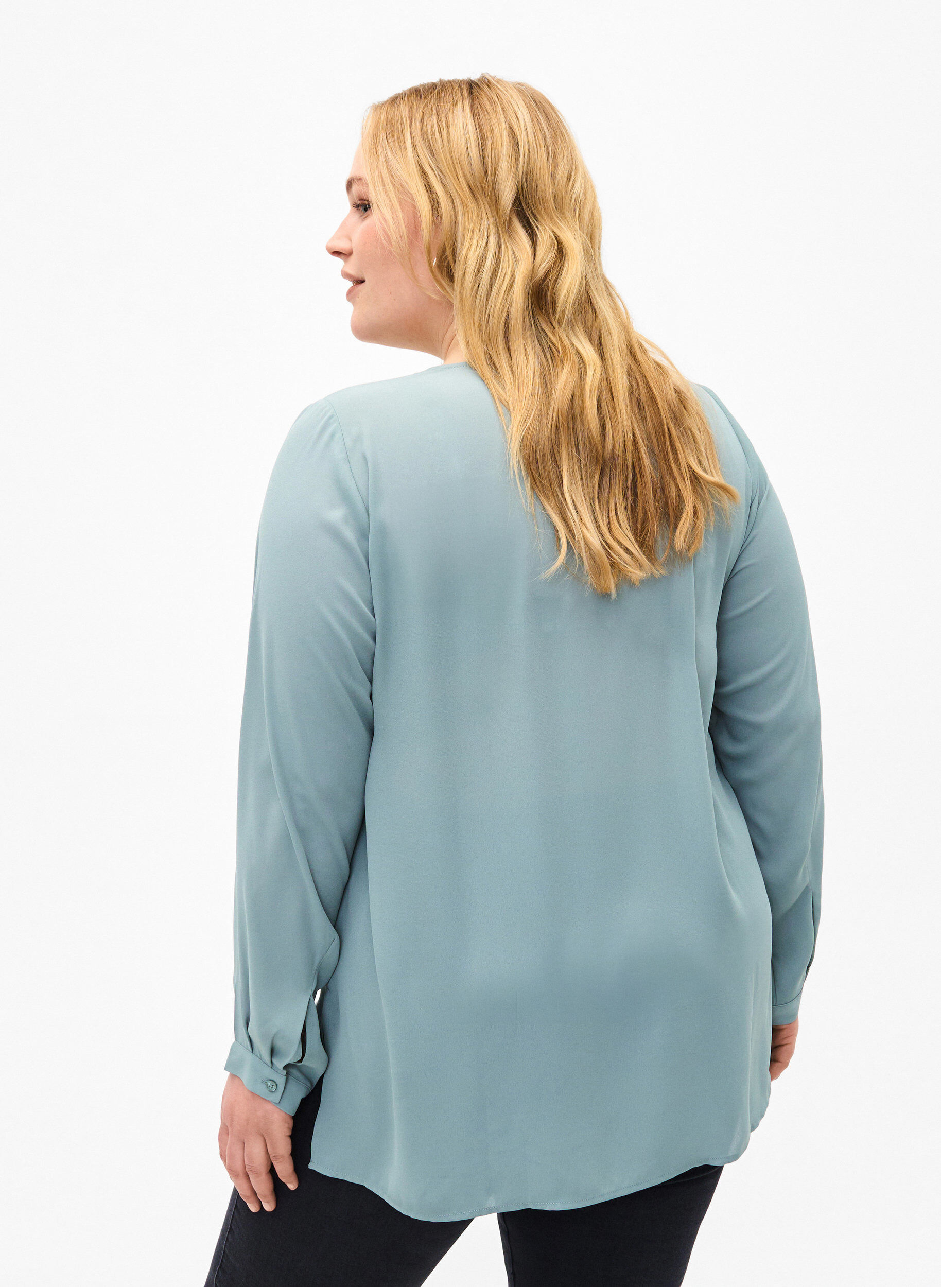 Zizzi Effen shirt met V-hals, Chinois Green, Model image number 1