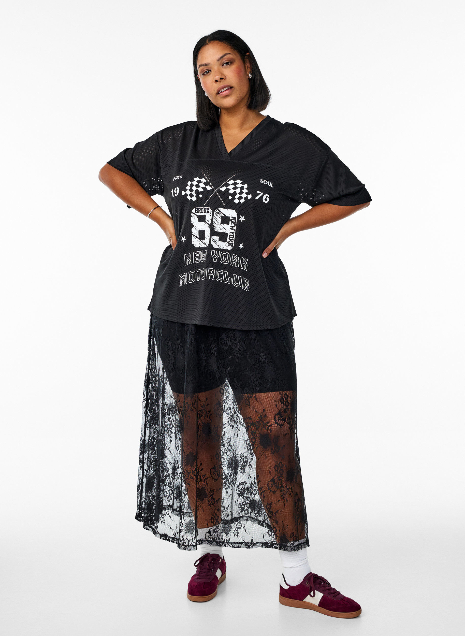 Zizzi Sporty T-shirt met print aan de voorkant, Black, Model image number 2