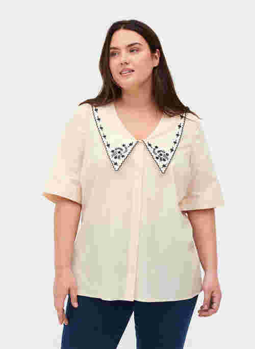 Katoenen blouse met korte mouwen en grote kraag 