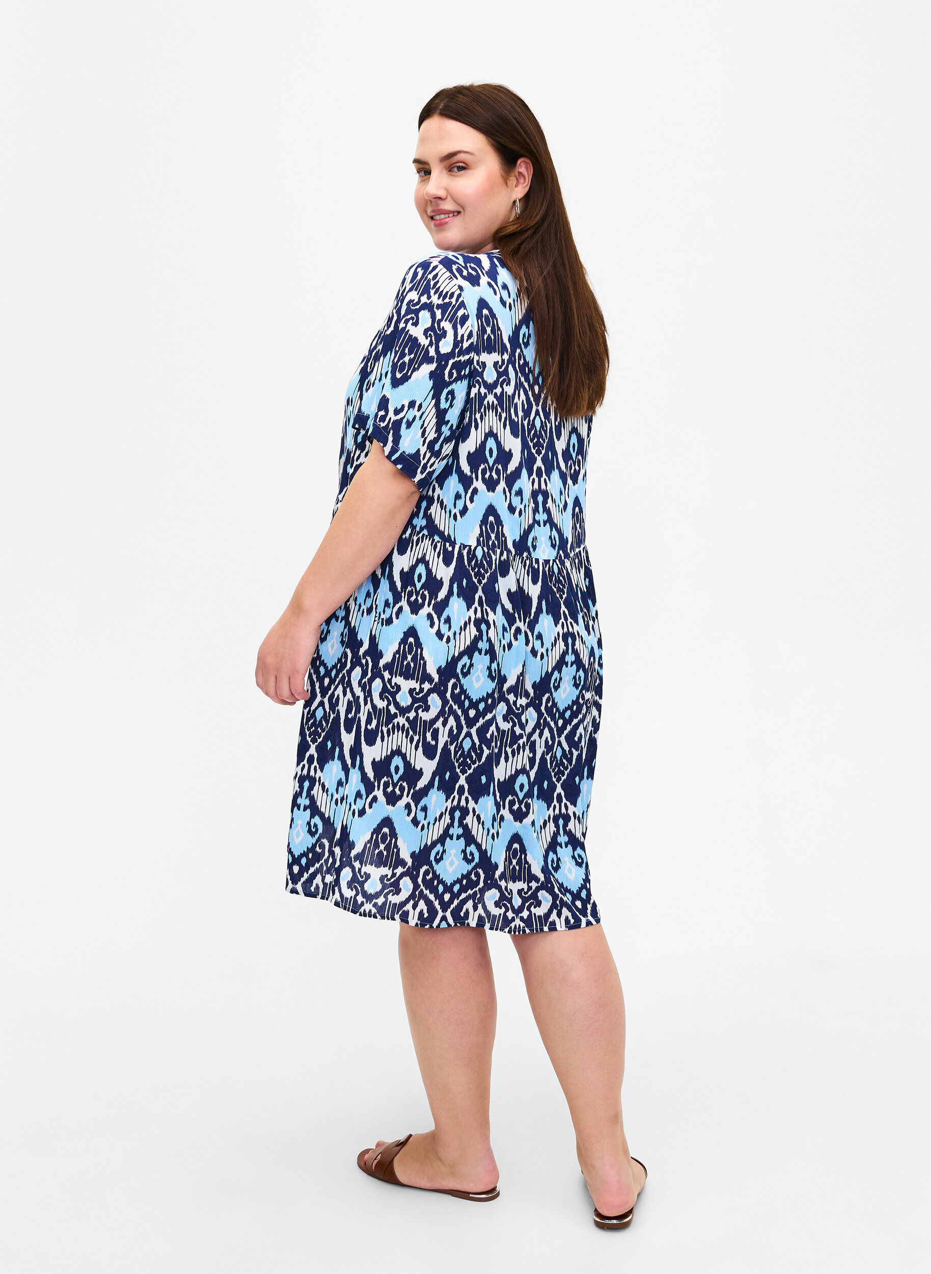 Zizzi Viscose jurk met korte mouwen en print, Blue Ethnic AOP, Model image number 1