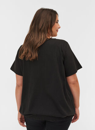 T-shirt van biologisch katoen met smokwerk, Black, Model image number 1