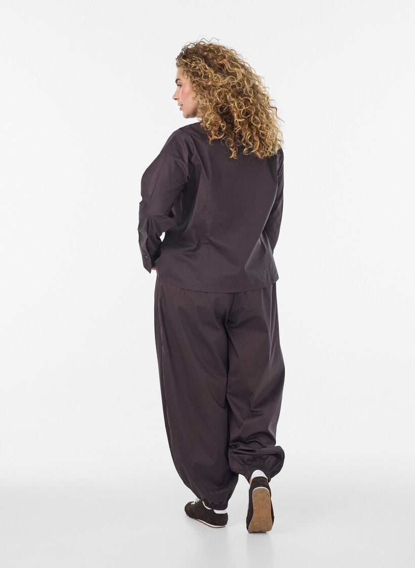 Ballonbroek met zakken en een elastische tailleband, Bruin, Model