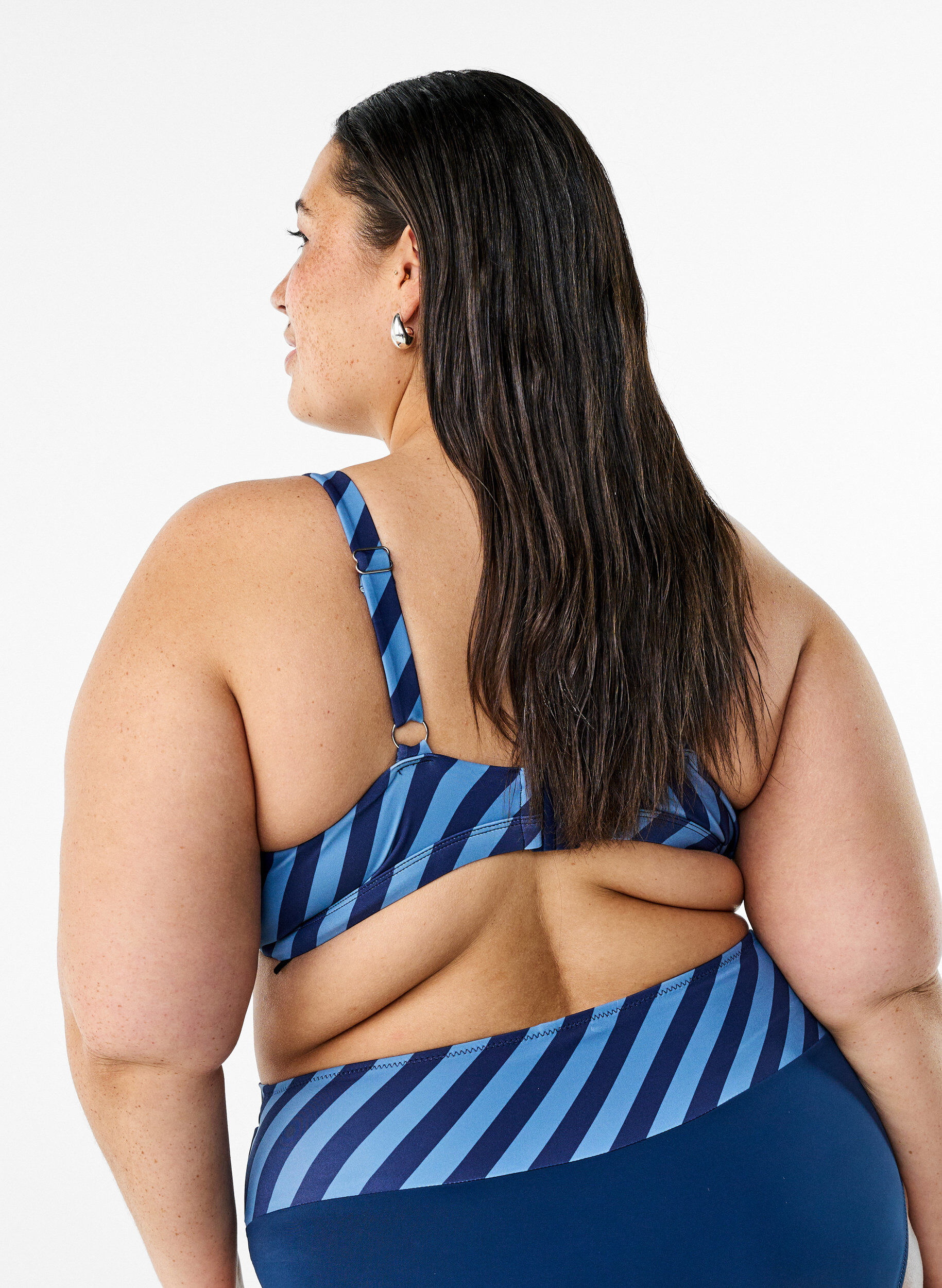 Zizzi Driehoekige bikinitop met strepen en een wikkel detail, Blauw, Model image number 2