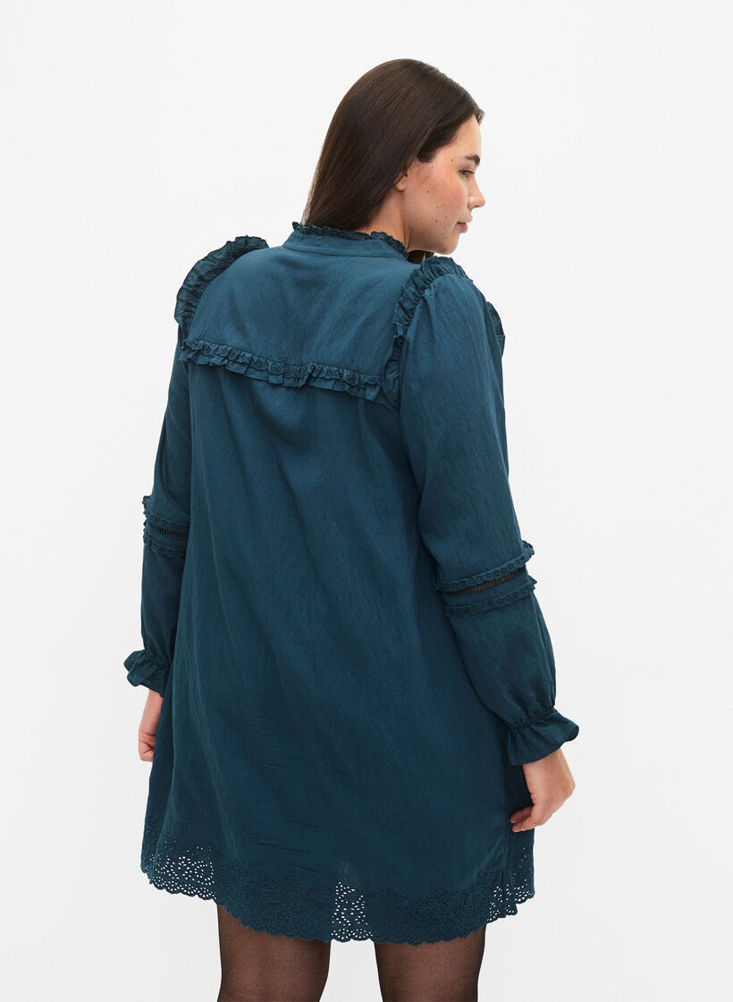 Viscose jurk met Engels borduurwerk en ruches, Reflecting Pond, Model image number 1