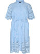 Blousejurk in broderie anglaise met strikceintuur, Blauw, Packshot image number 0