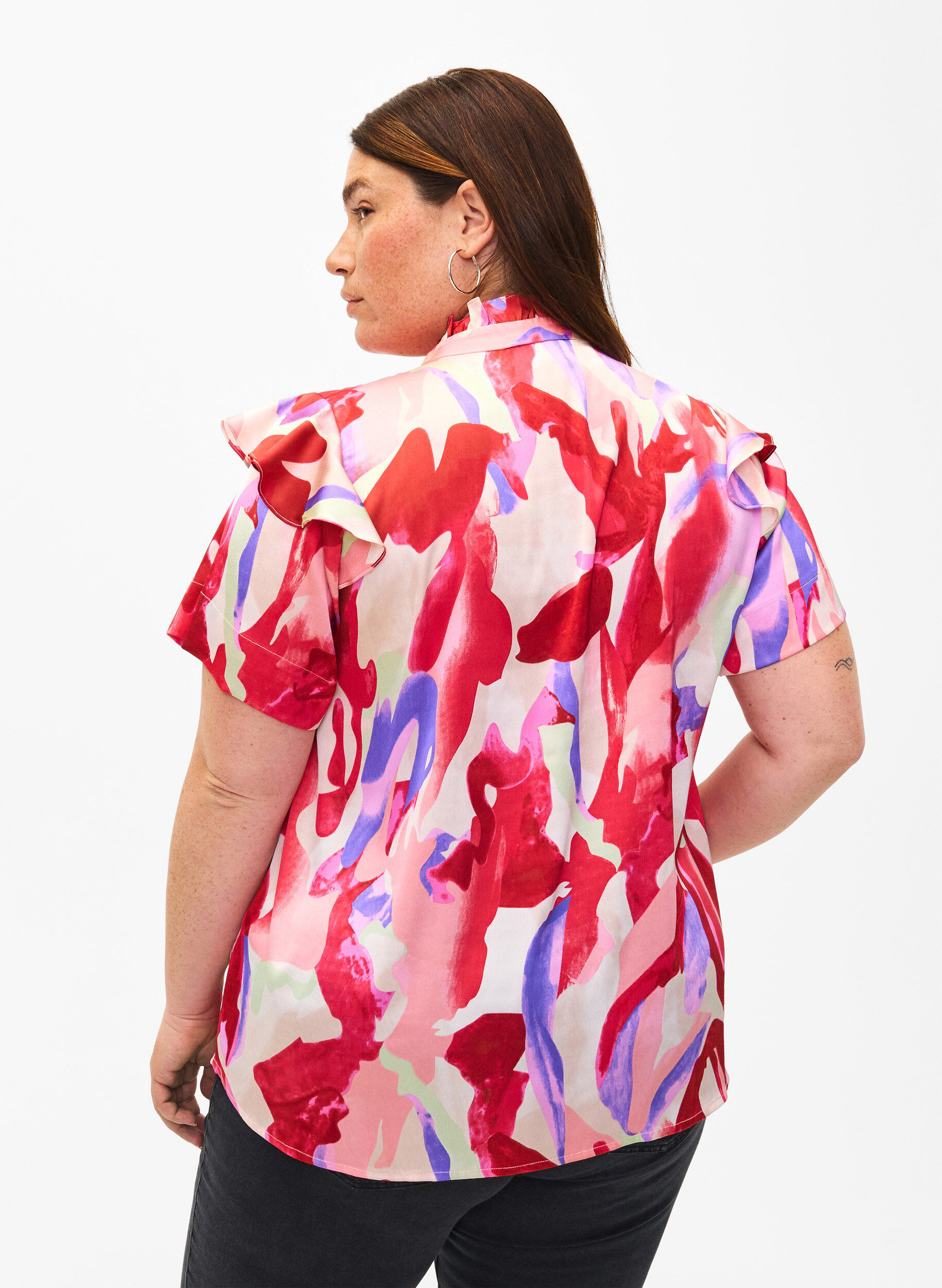 Zizzi Satijnen shirtblouse met print en ruches, Geranium Graphic AOP, Model image number 1