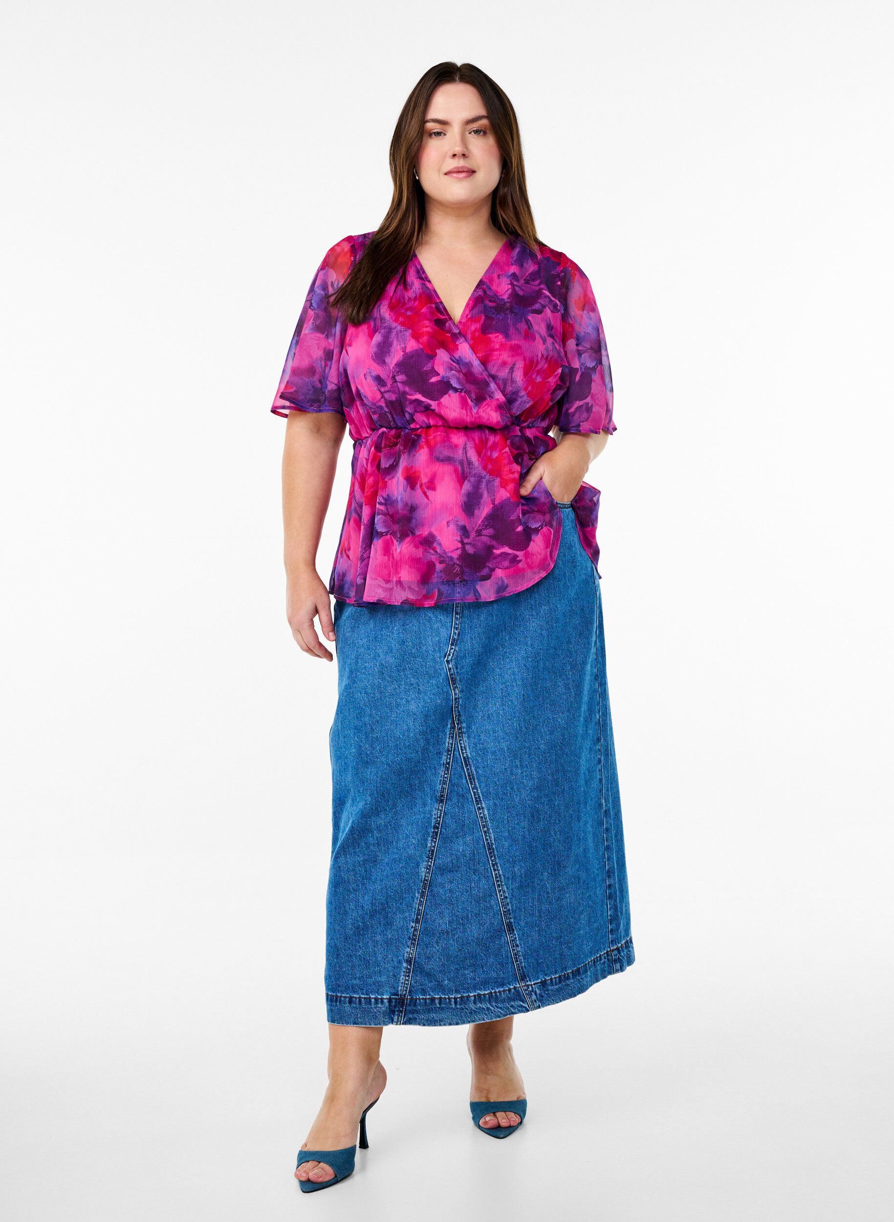 Zizzi Bloemen chiffon blouse met korte mouwen, Rood, Model image number 1