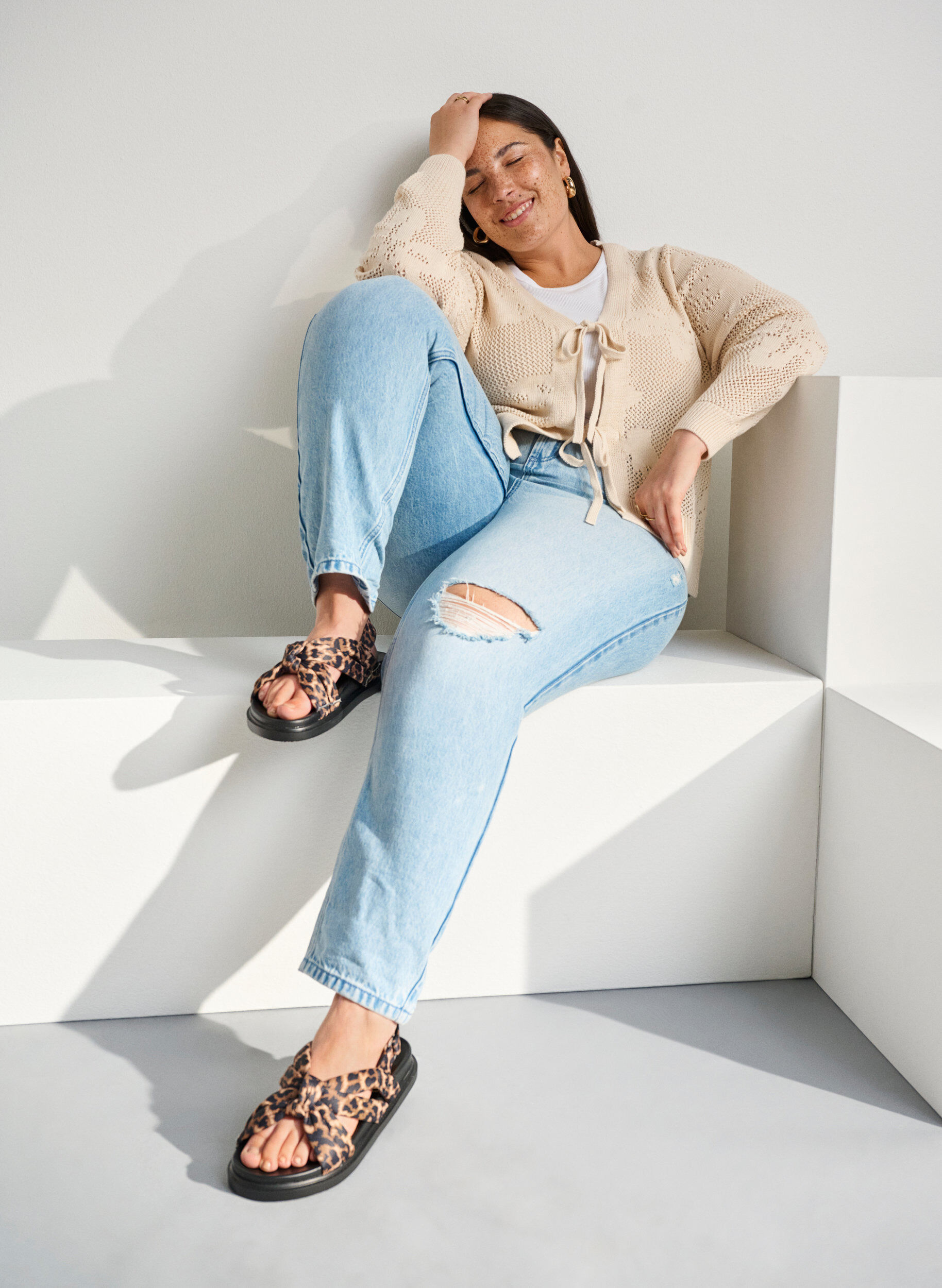 Zizzi Wide fit - Sandal met knoopdetail, Bruin, Image image number 0