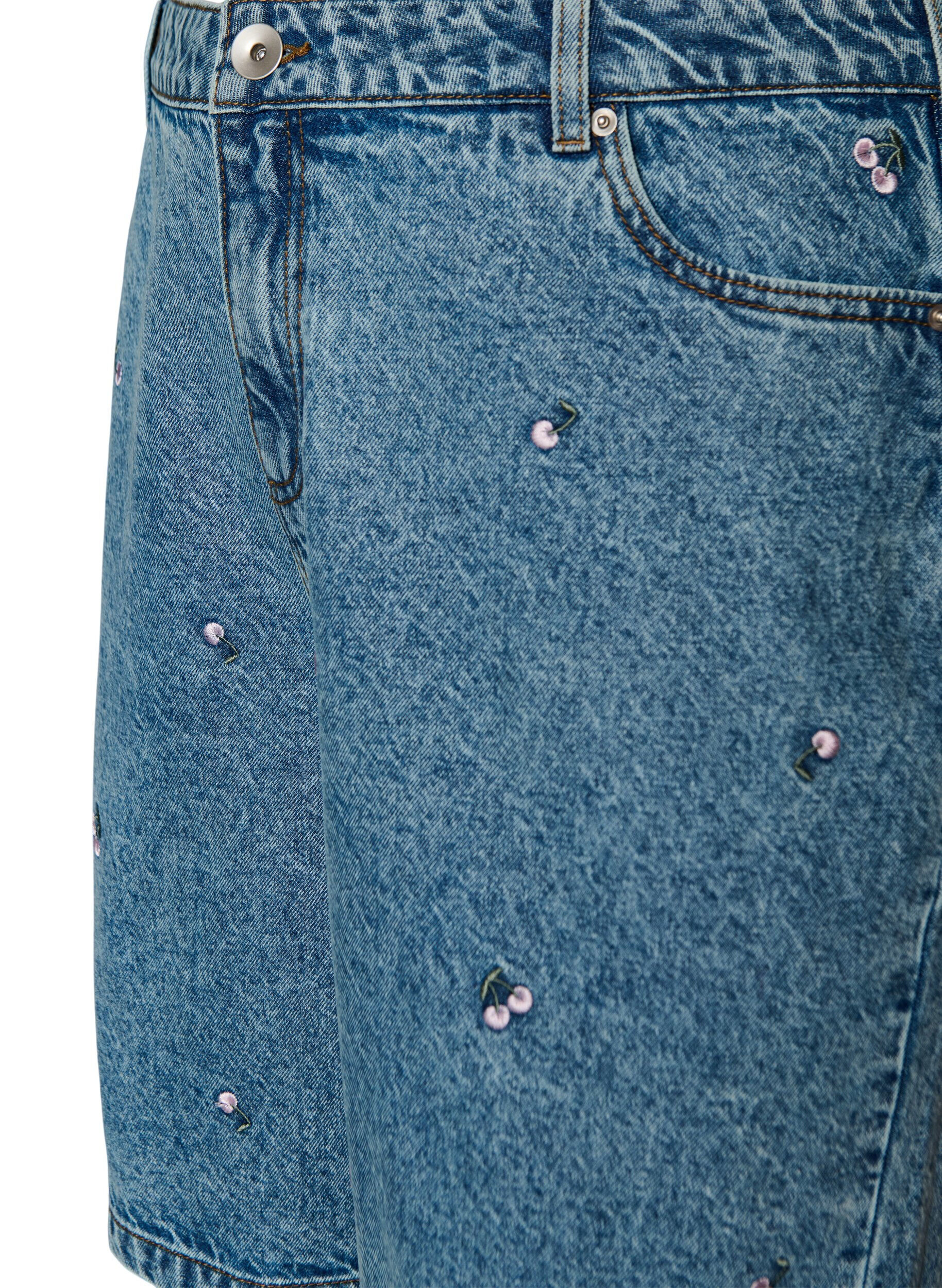 Zizzi High-waist denim shorts met geborduurde motieven, Blauw, Packshot image number 2