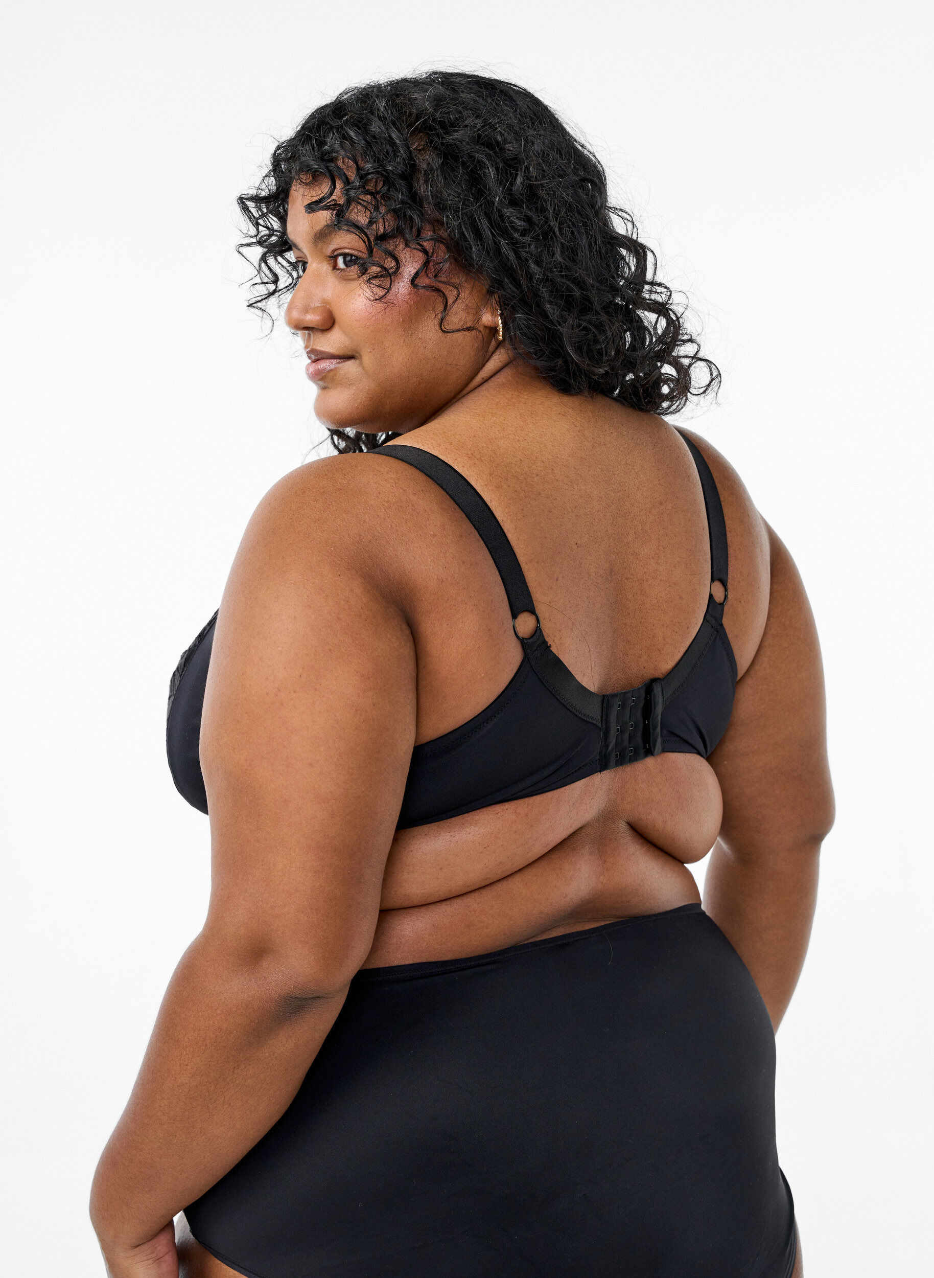 Zizzi Volledig dekkende bh met kant, Zwart, Model image number 2