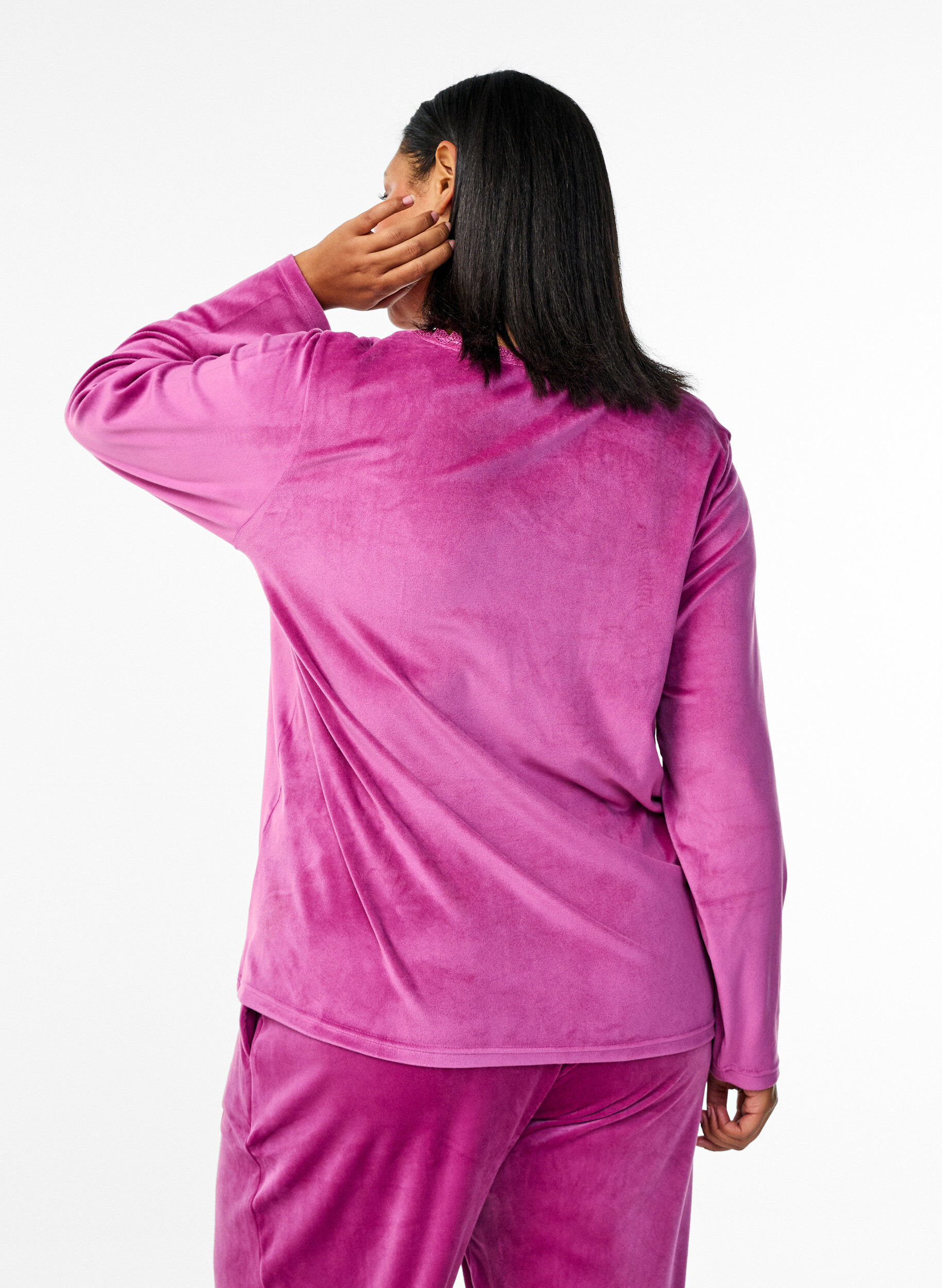 Zizzi Velour blouse met V-hals, Boysenberry, Model image number 1